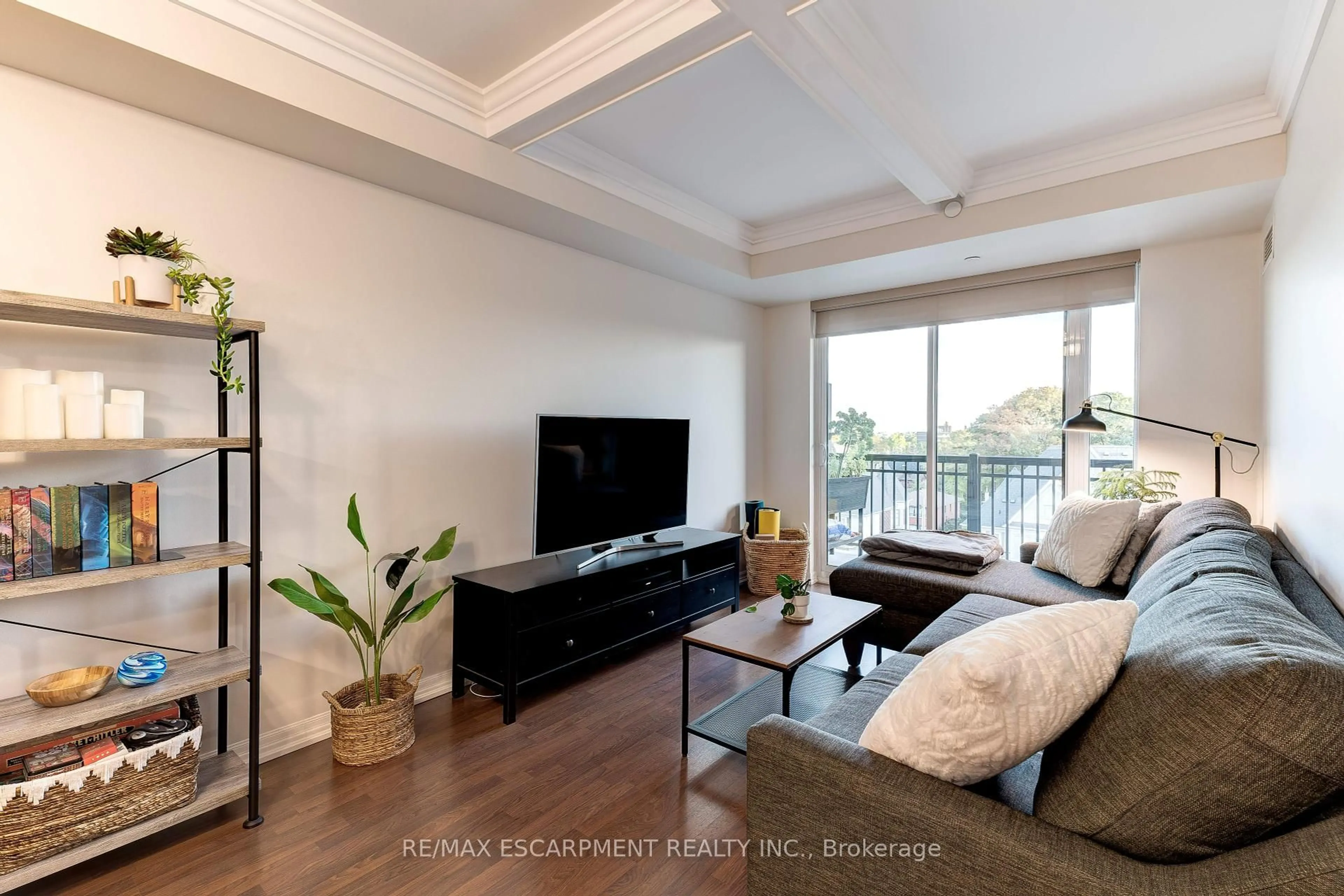 Living room with furniture, wood/laminate floor for 3563 LAKE SHORE Blvd #505, Toronto Ontario M8W 0A3