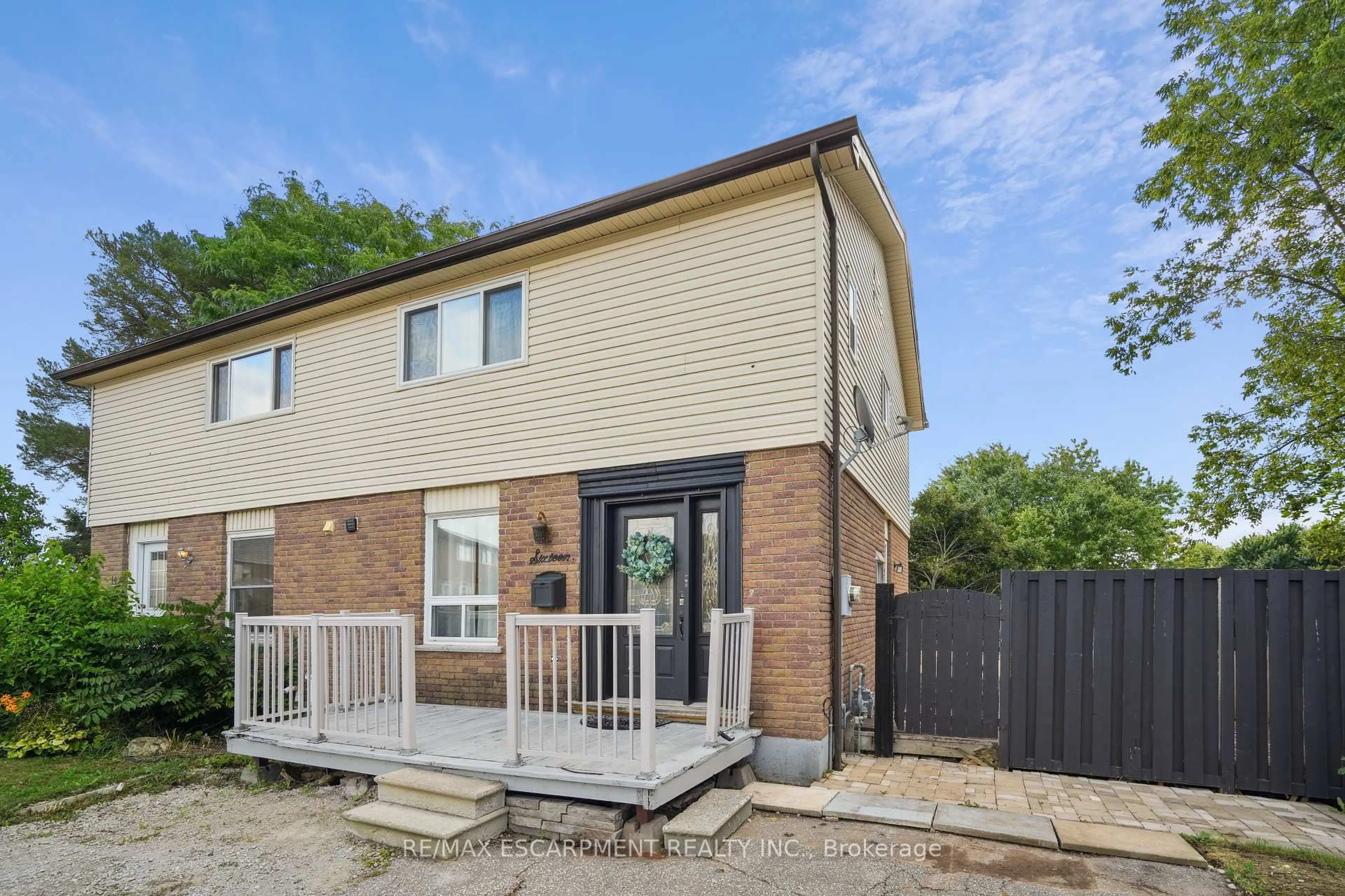 Home with brick exterior material, street for 16 Campbell Crt, Halton Hills Ontario L7J 2V1