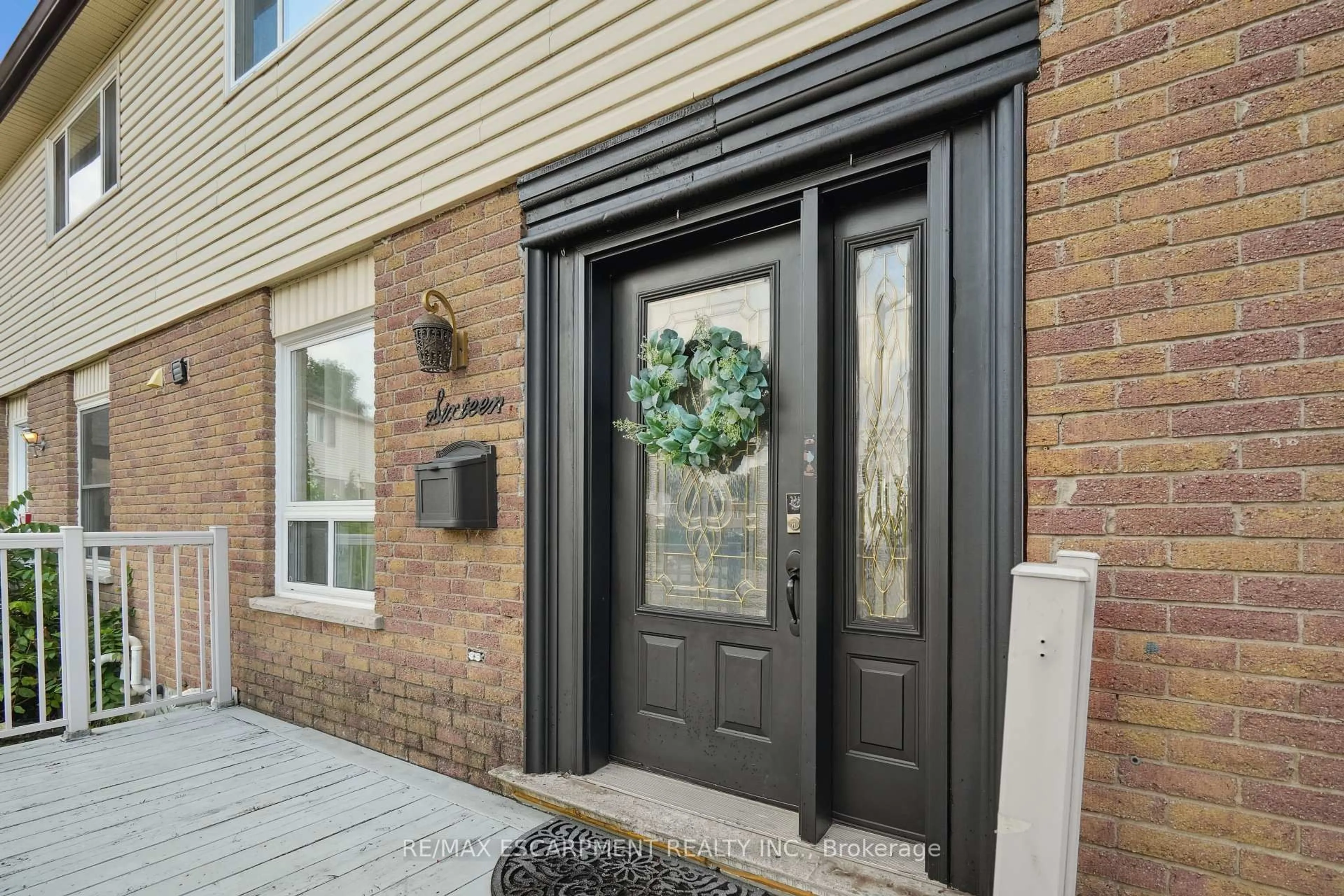 Home with brick exterior material, street for 16 Campbell Crt, Halton Hills Ontario L7J 2V1