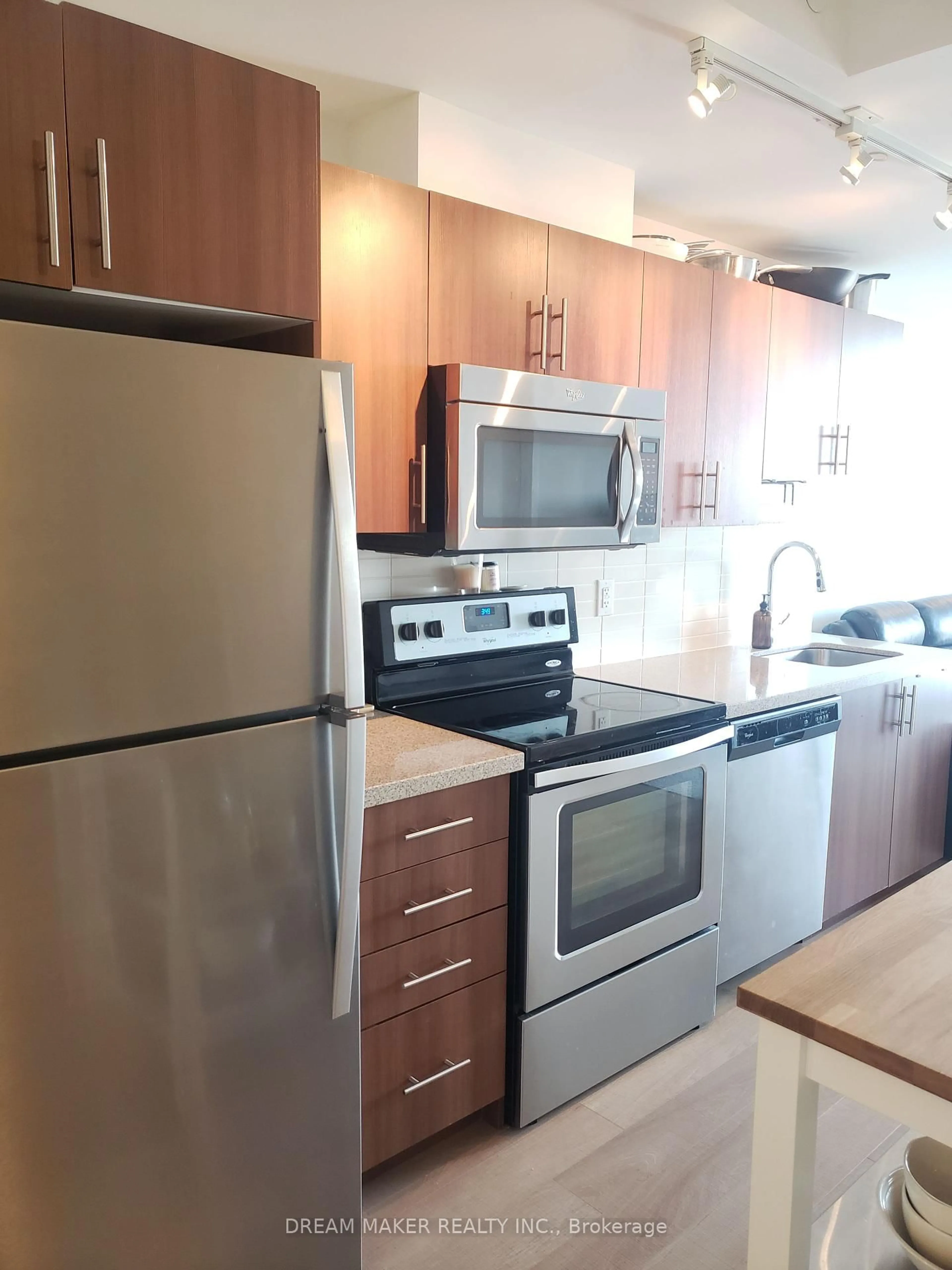 Standard kitchen, unknown for 16 McAdam Ave, Toronto Ontario M6A 1S5