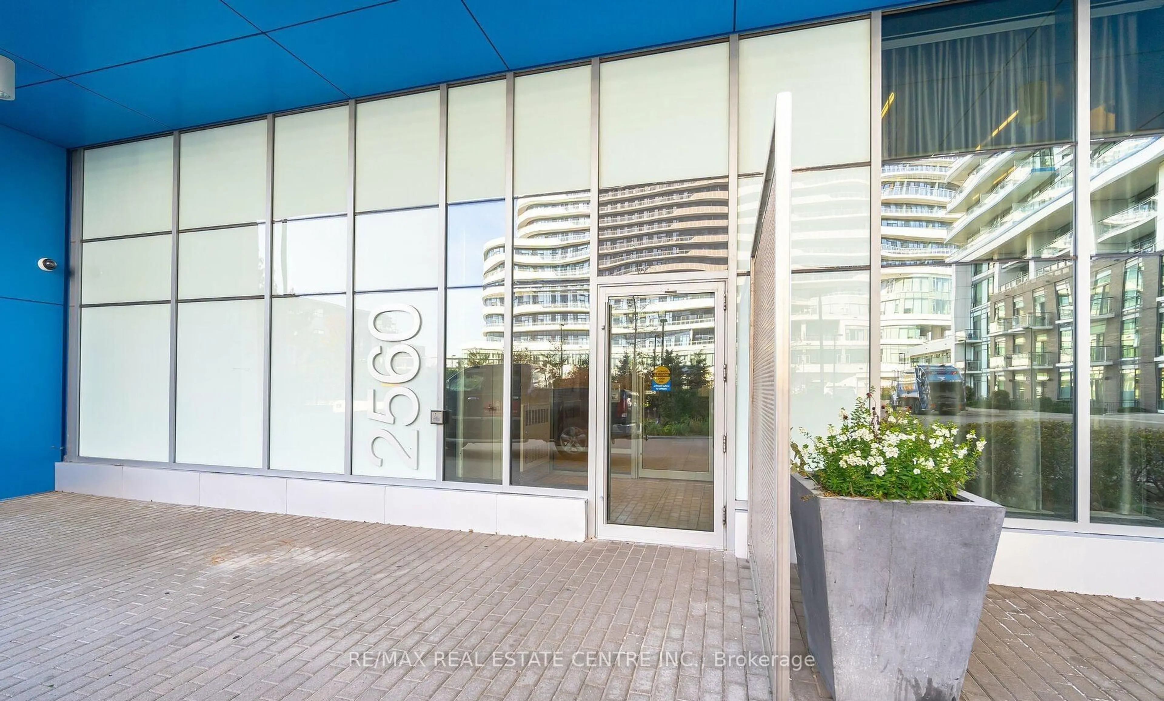 Indoor foyer for 2560 Eglinton Ave #1607, Mississauga Ontario L5M 5R1