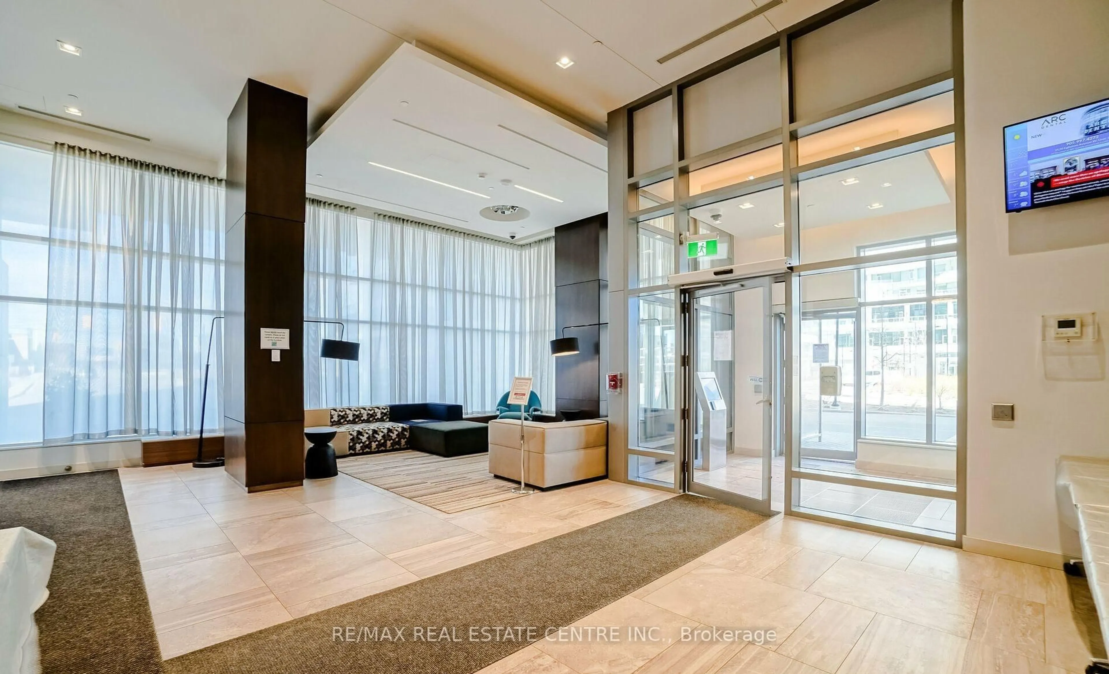 Indoor foyer for 2560 Eglinton Ave #1607, Mississauga Ontario L5M 5R1