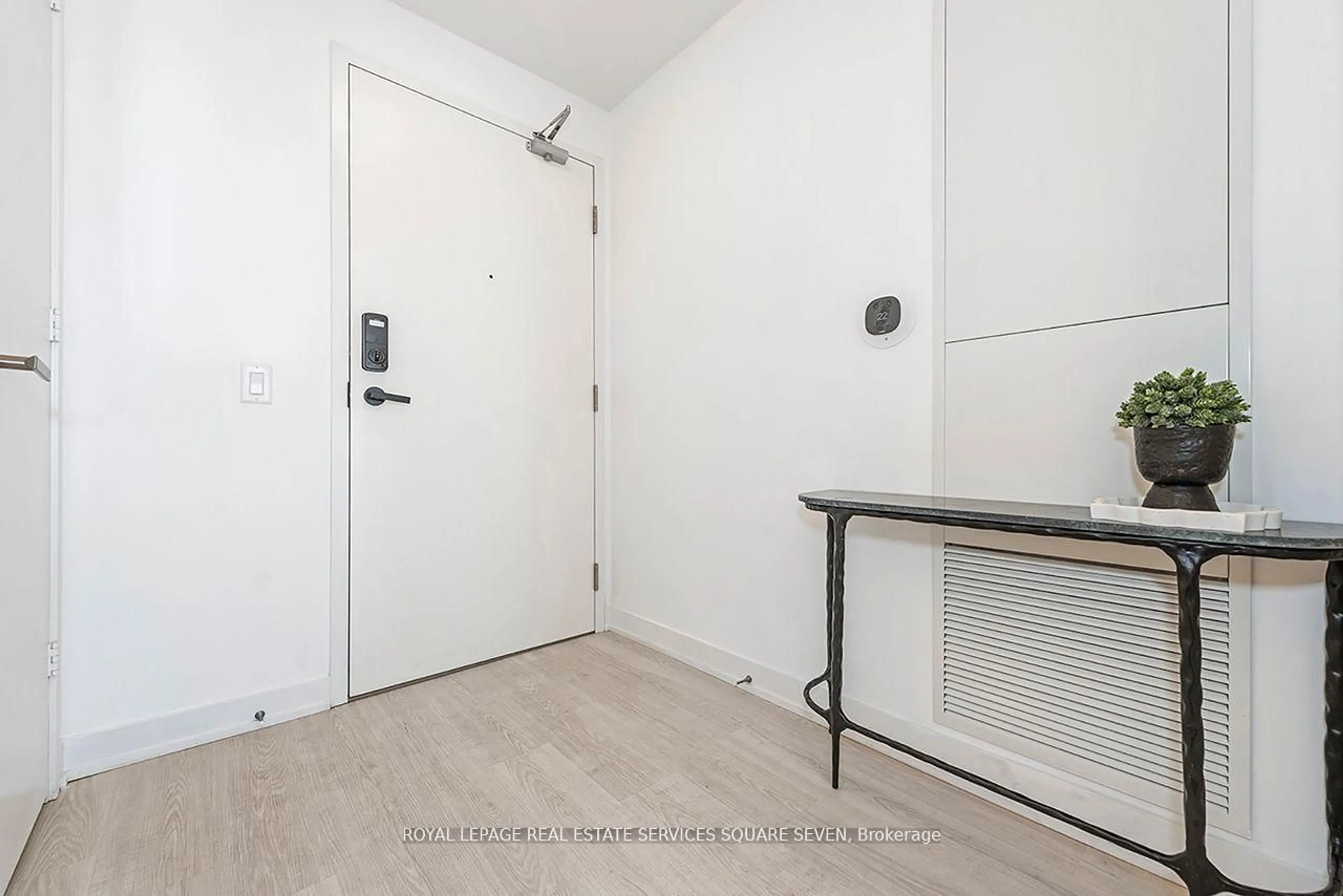 Indoor entryway for 3883 Quartz Rd #4605, Mississauga Ontario L5B 3M8