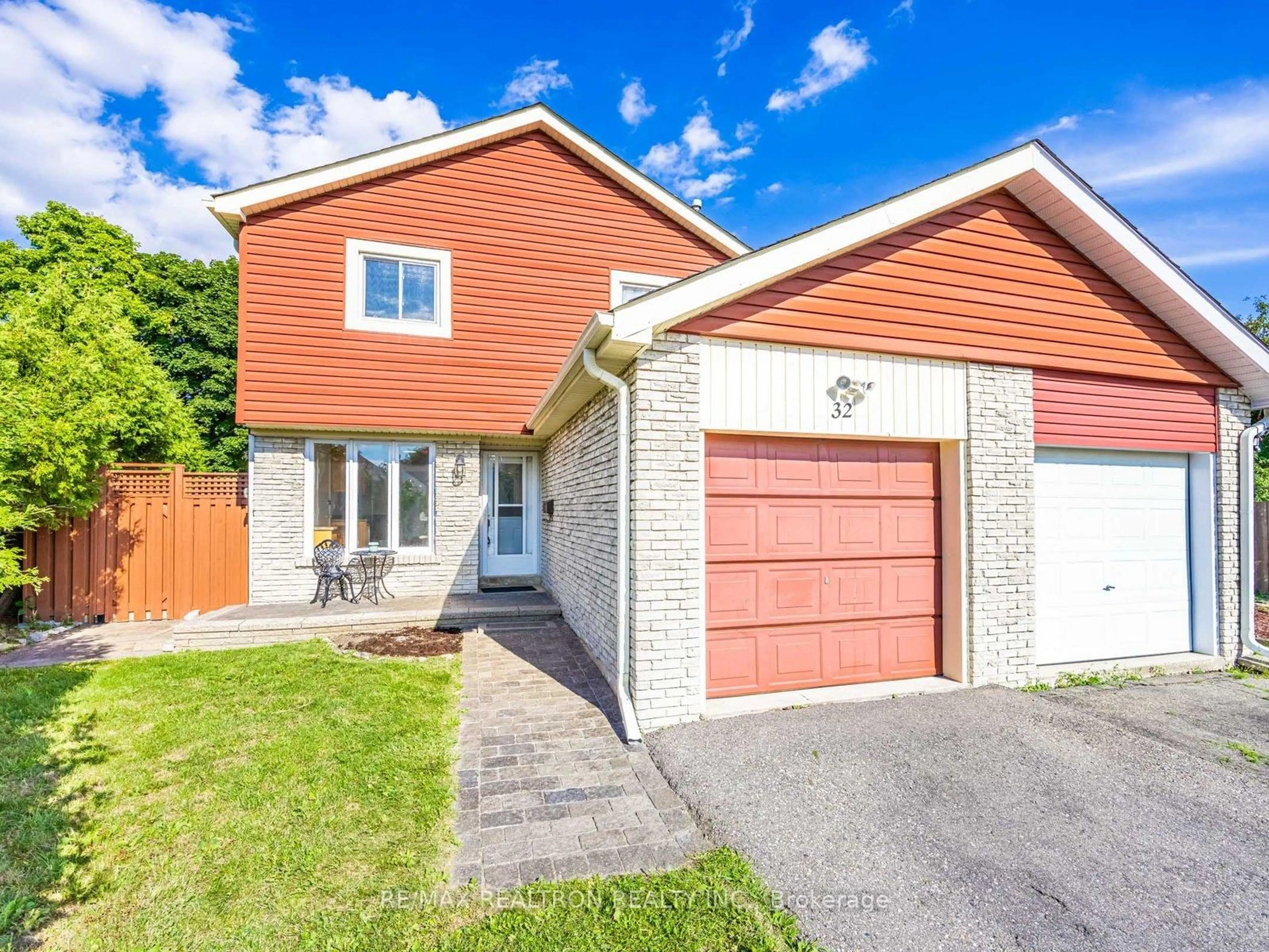 Home with brick exterior material, street for 32 Thatcher Crt, Brampton Ontario L6Z 1C8