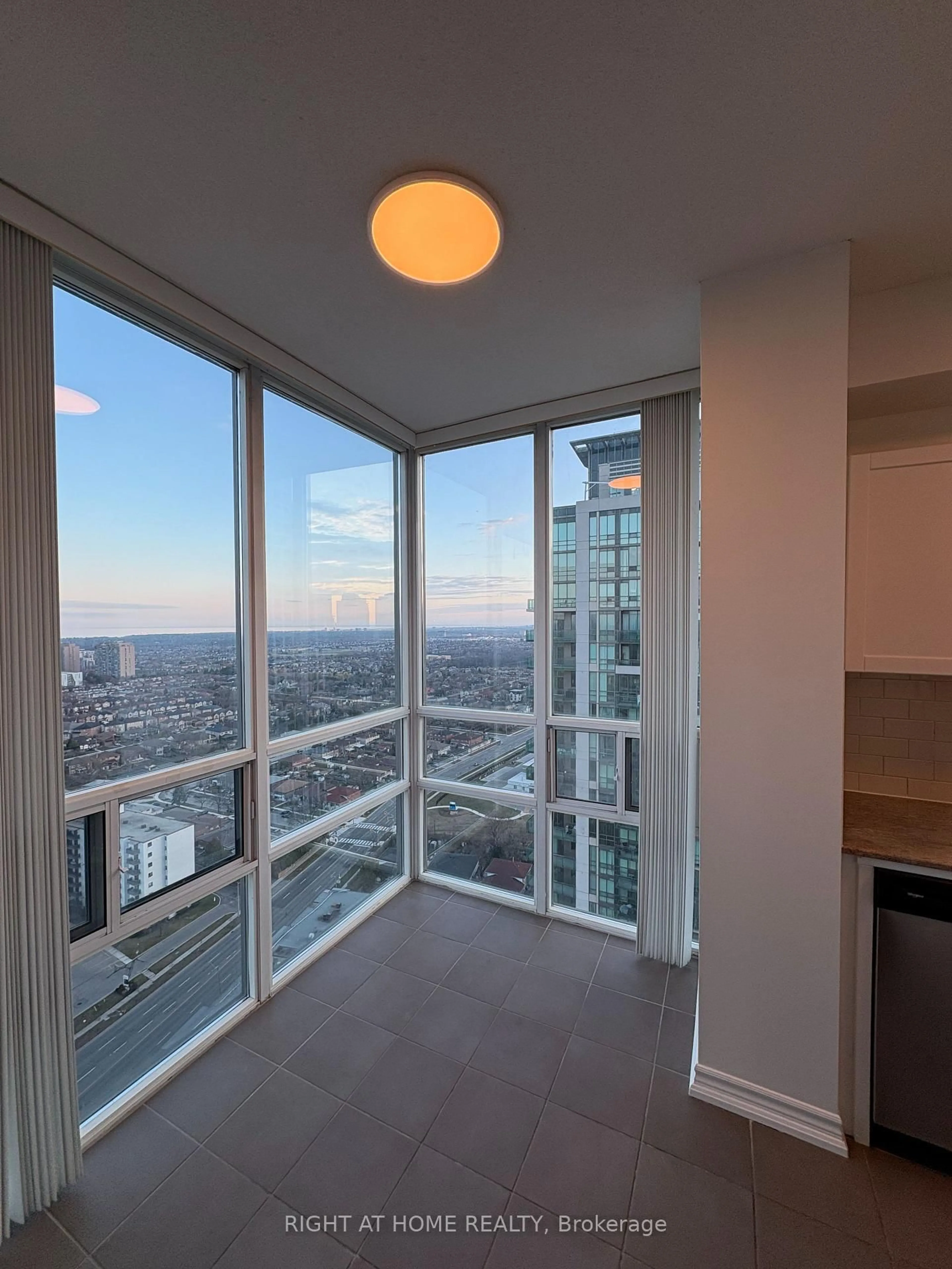 A pic of a room for 3504 Hurontario St #3503, Mississauga Ontario L5B 0B9