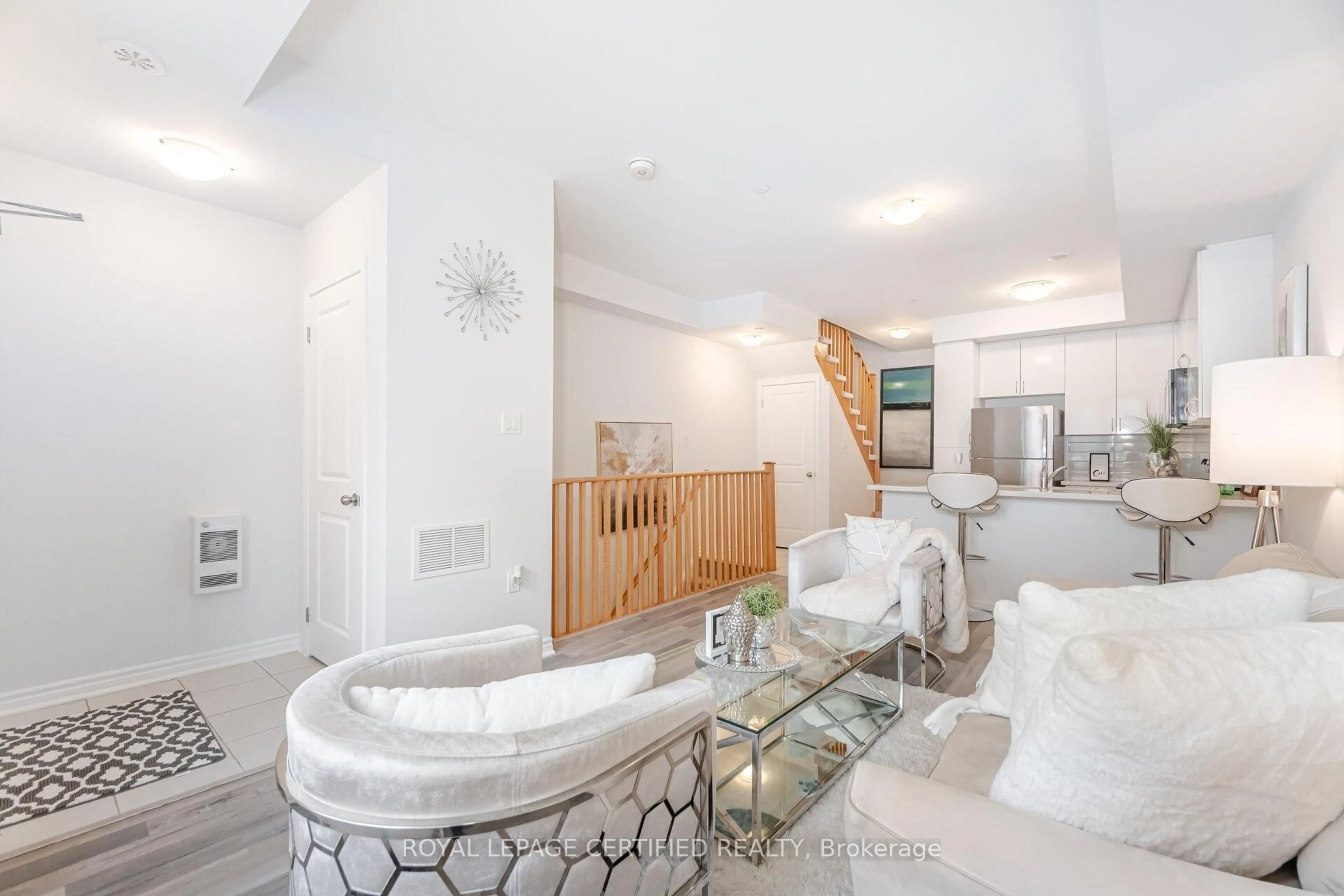 Contemporary bathroom, ceramic/tile floor for 1150 Stroud Lane #4, Mississauga Ontario L5J 0B3
