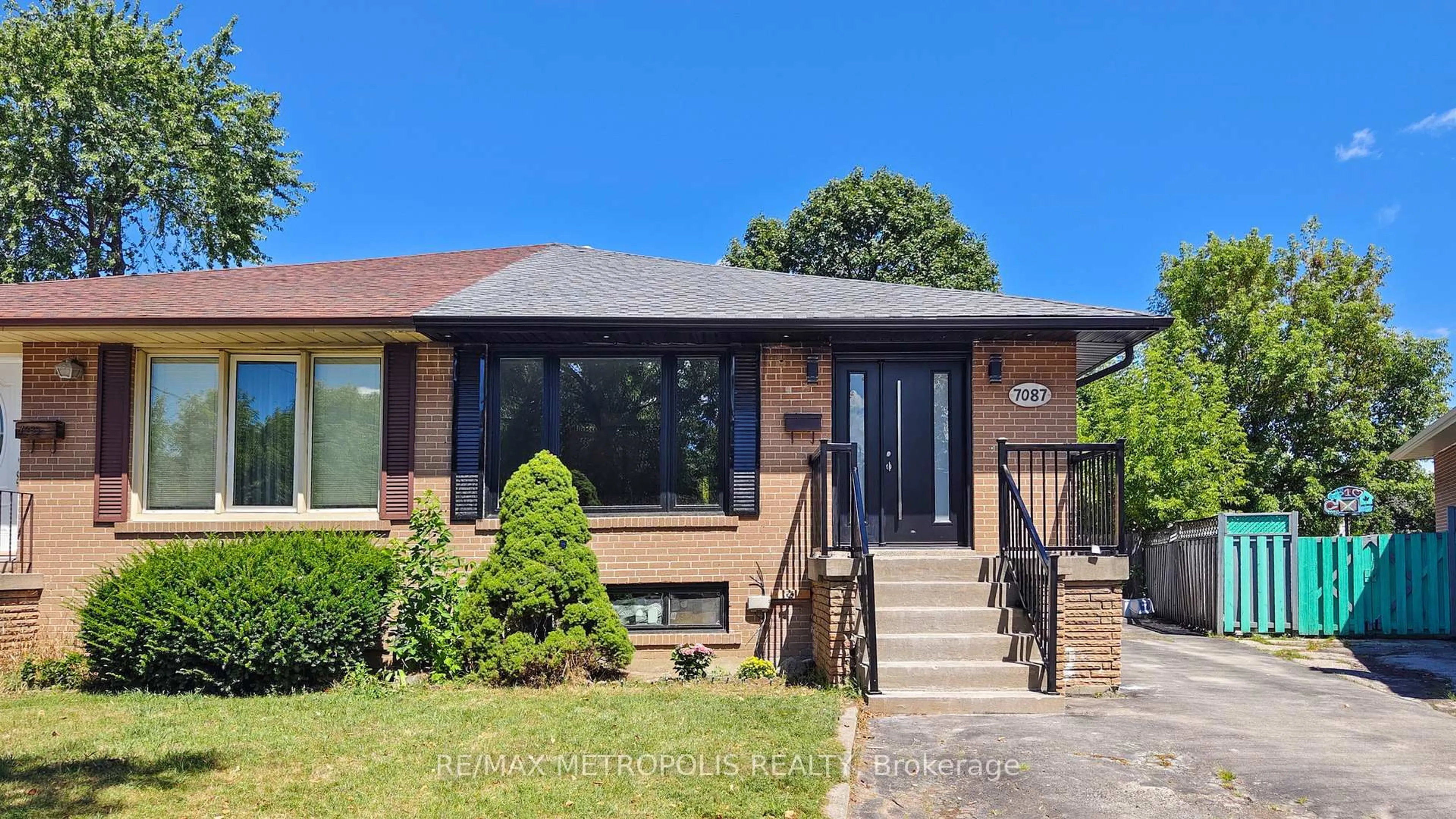 Home with brick exterior material, street for 7087 Landen Crt, Mississauga Ontario L4T 2H9