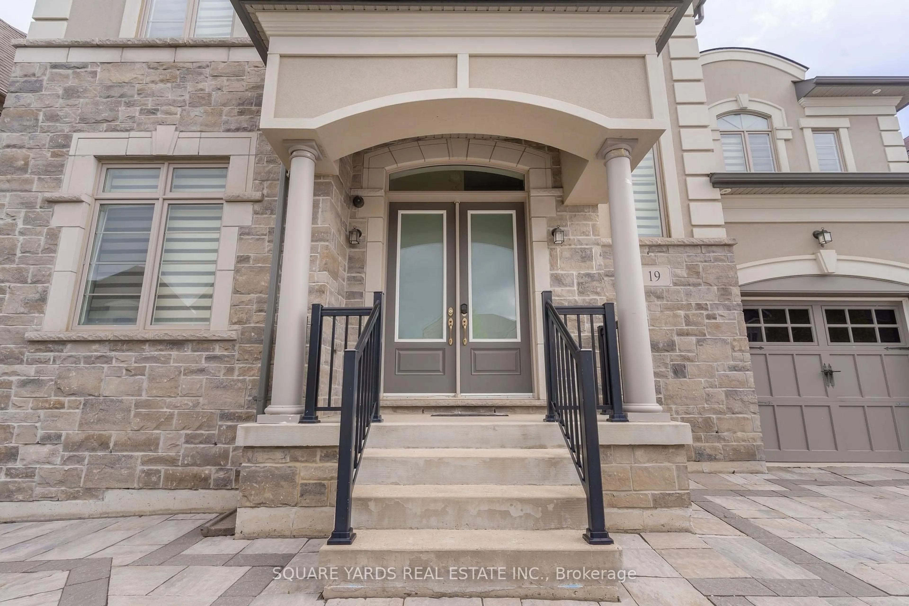 Unknown for 19 Cloverhaven Rd, Brampton Ontario L6P 4E4