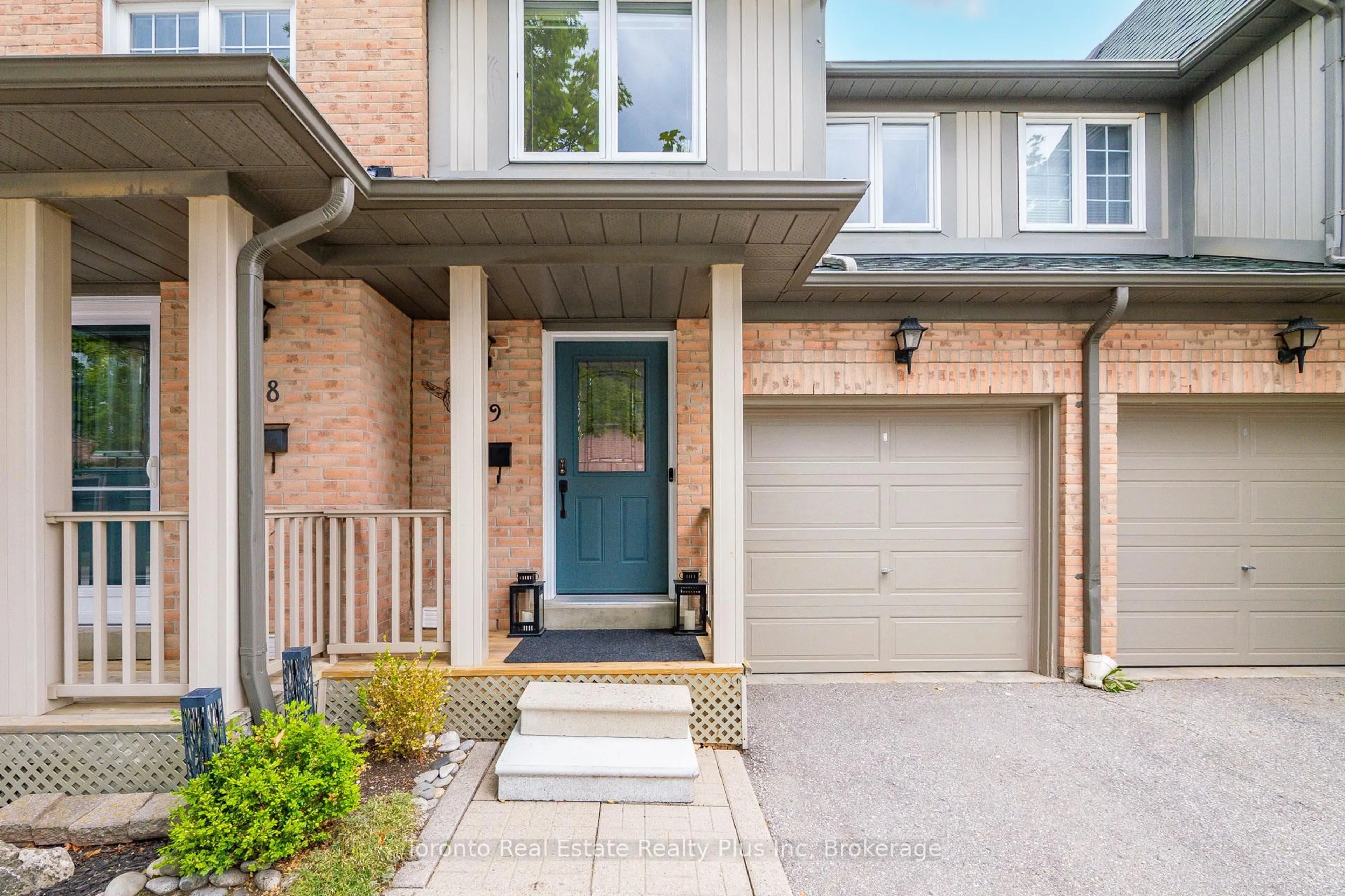 Home with brick exterior material, street for 2945 Thomas St #119, Mississauga Ontario L5M 6C1