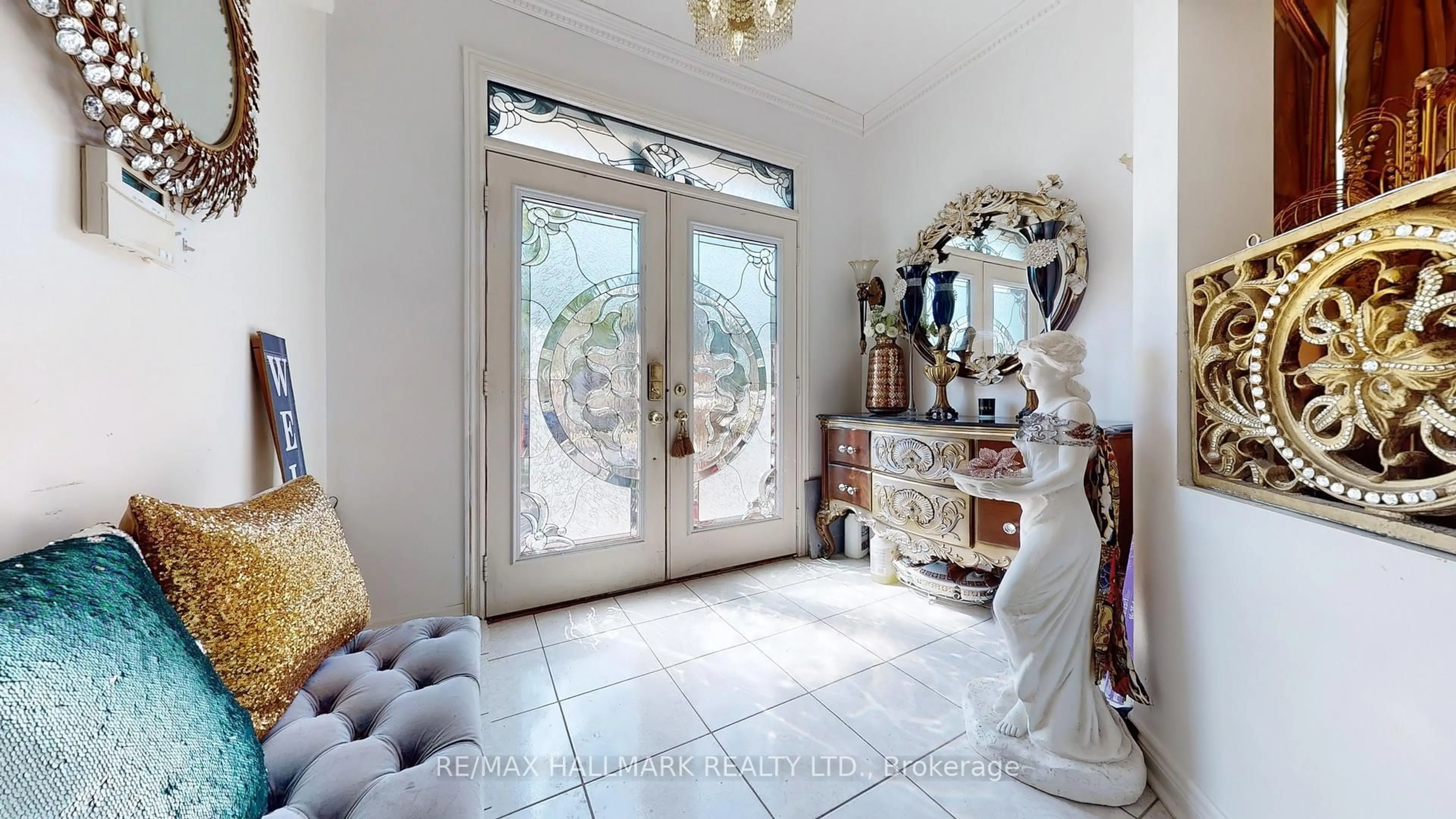 Indoor entryway for 113 Fred Young Dr, Toronto Ontario M3L 0A4