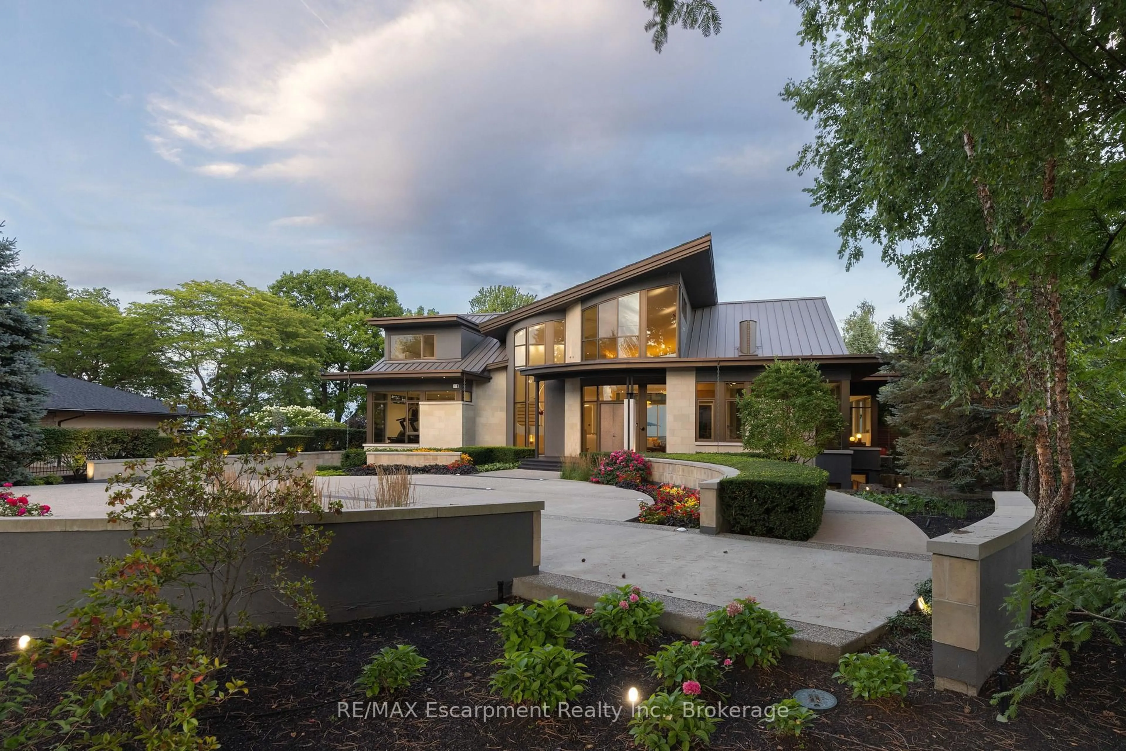 Home with brick exterior material, street for 1540 WATERSEDGE Rd, Mississauga Ontario L5J 1A4