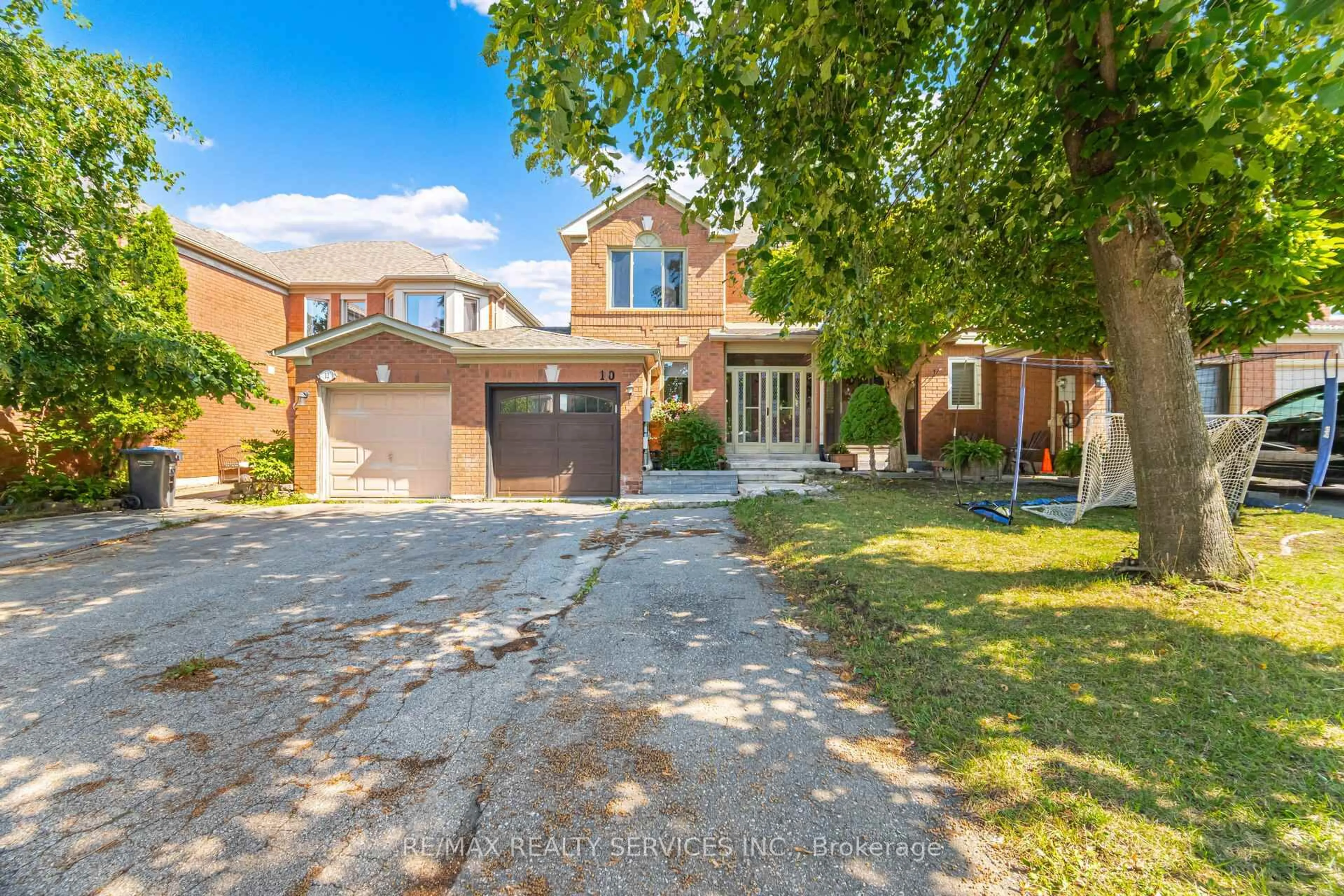 Home with brick exterior material, street for 10 Deer Creek Dr, Brampton Ontario L6Z 4T5