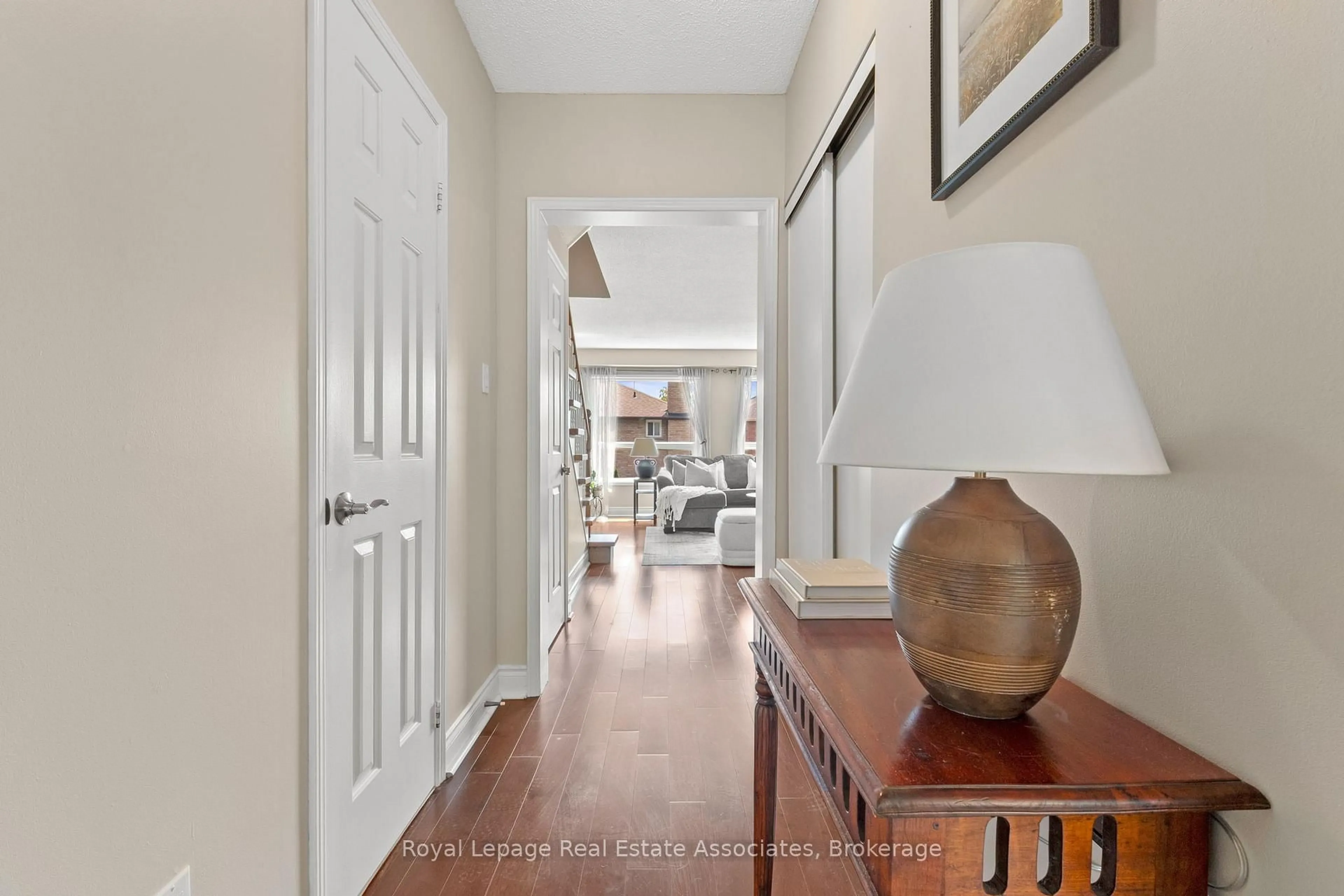 Indoor entryway for 4605 Donegal Dr #7, Mississauga Ontario L5M 4X7