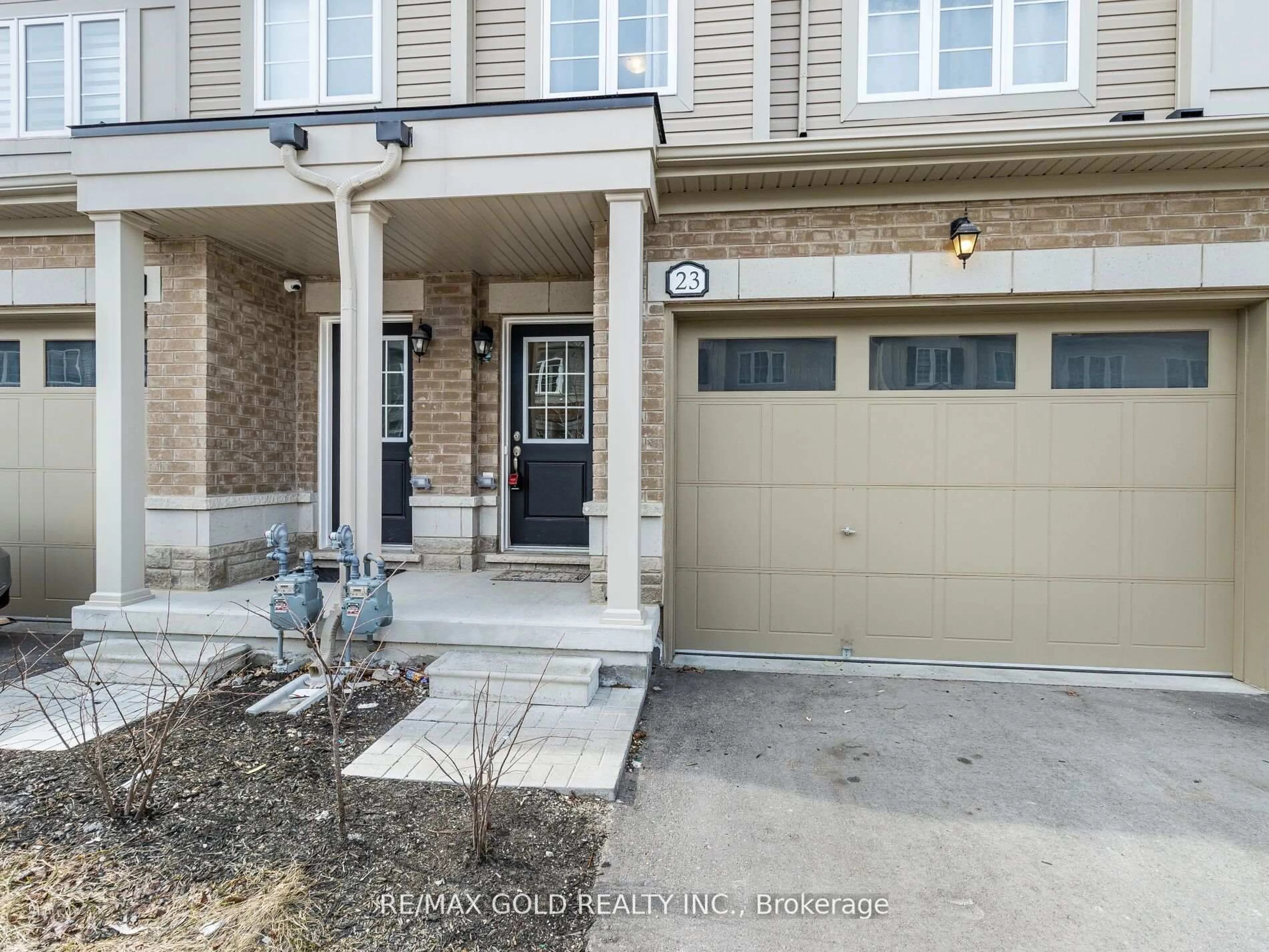 Indoor entryway for 23 Brixham Lane, Brampton Ontario L7A 5K2
