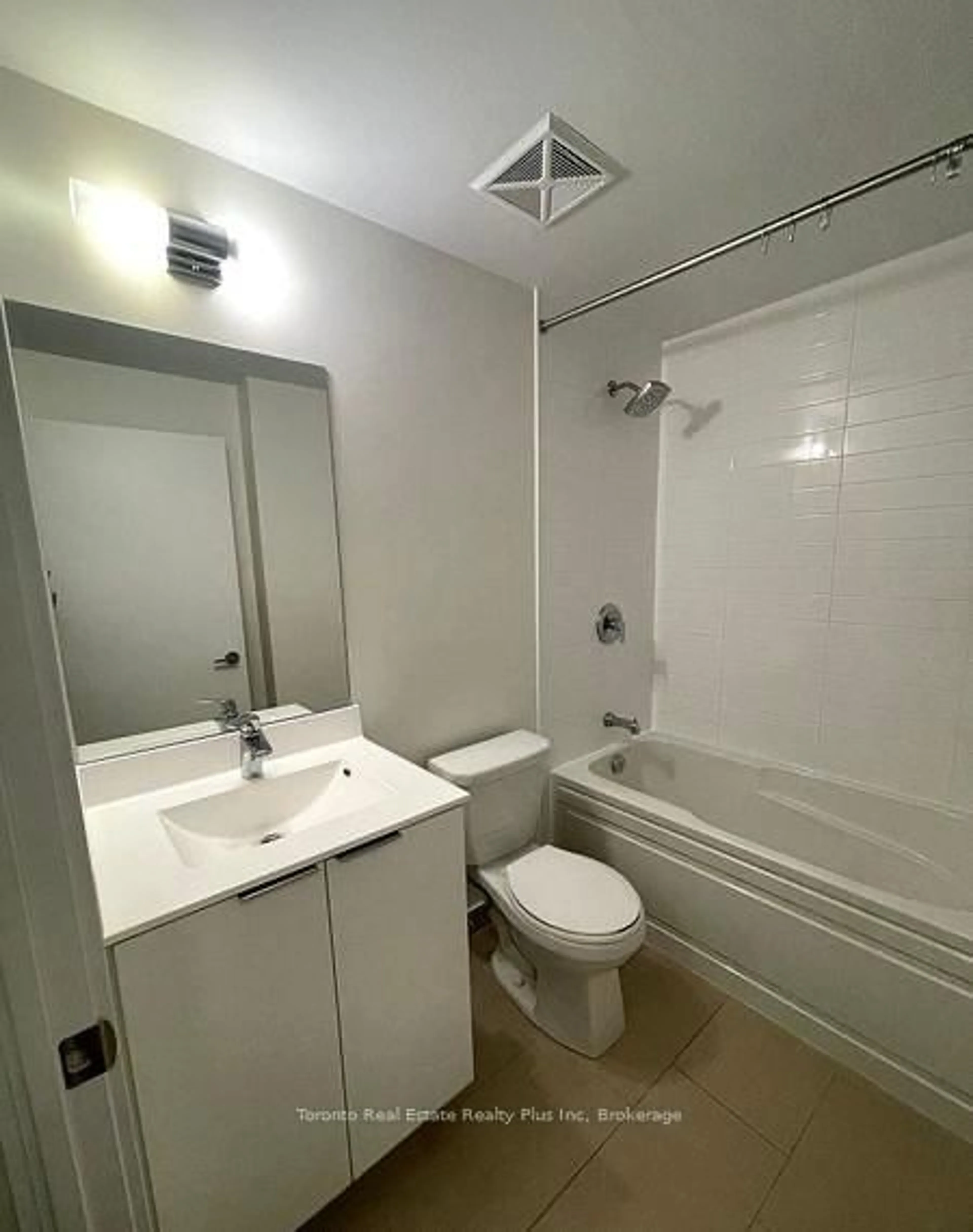 Standard bathroom, unknown for 30 Shore Breeze Dr #3217, Toronto Ontario M8V 0J1
