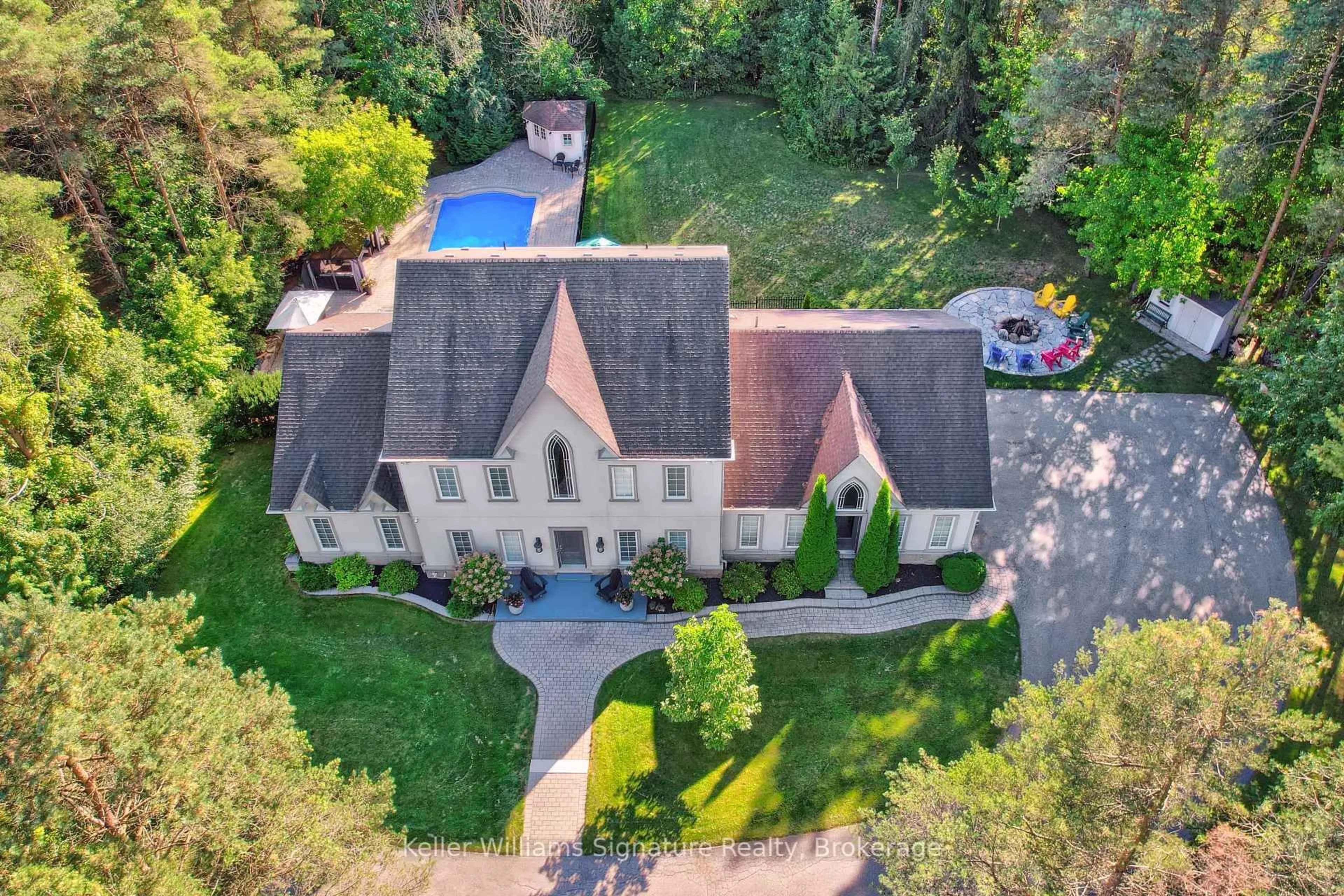 A pic from outside/outdoor area/front of a property/back of a property/a pic from drone, street for 15896 Mount Pleasant Rd, Caledon Ontario L7E 3M5