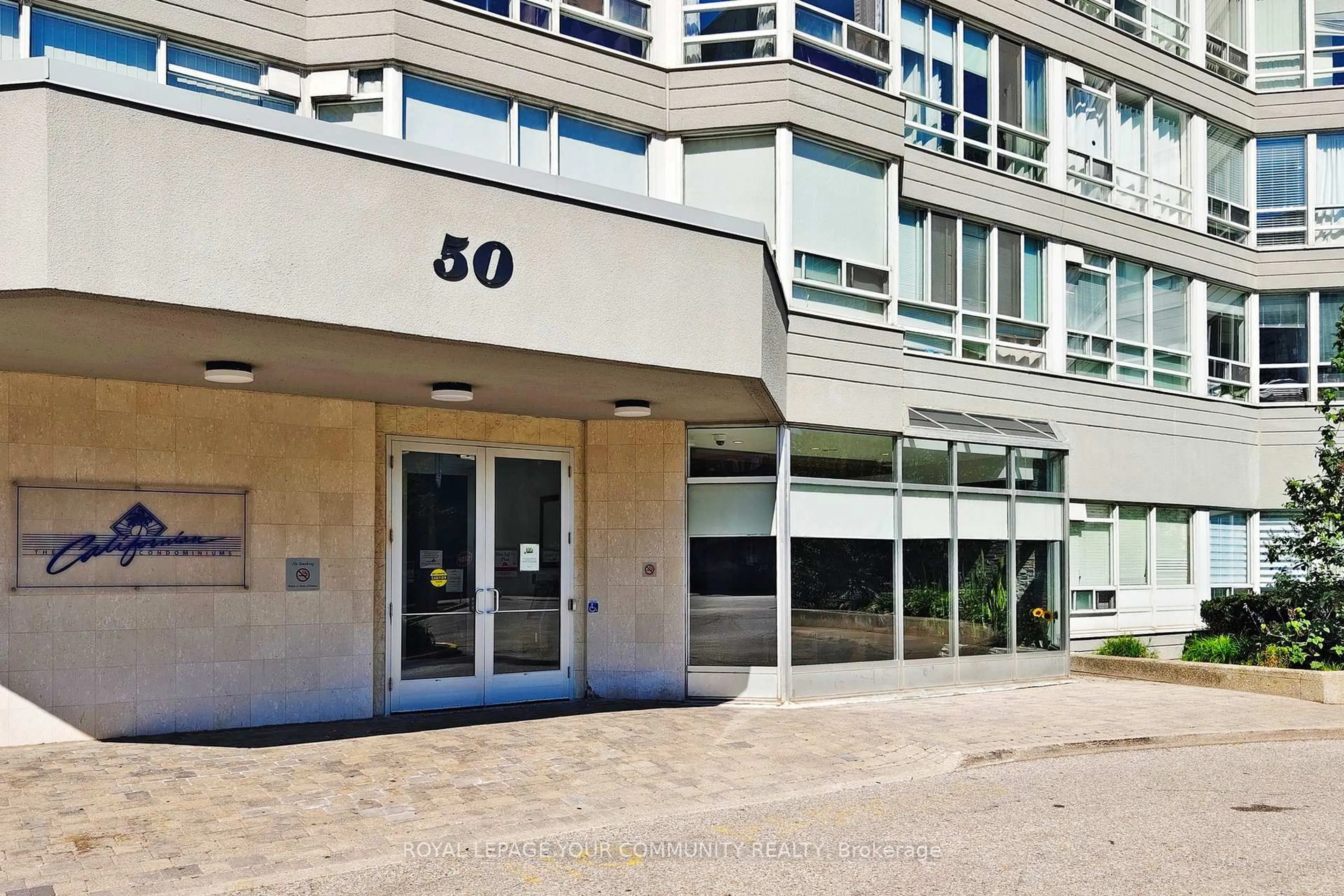 Indoor foyer for 50 Kingsbridge Garden Circ #603, Mississauga Ontario L5R 1Y2