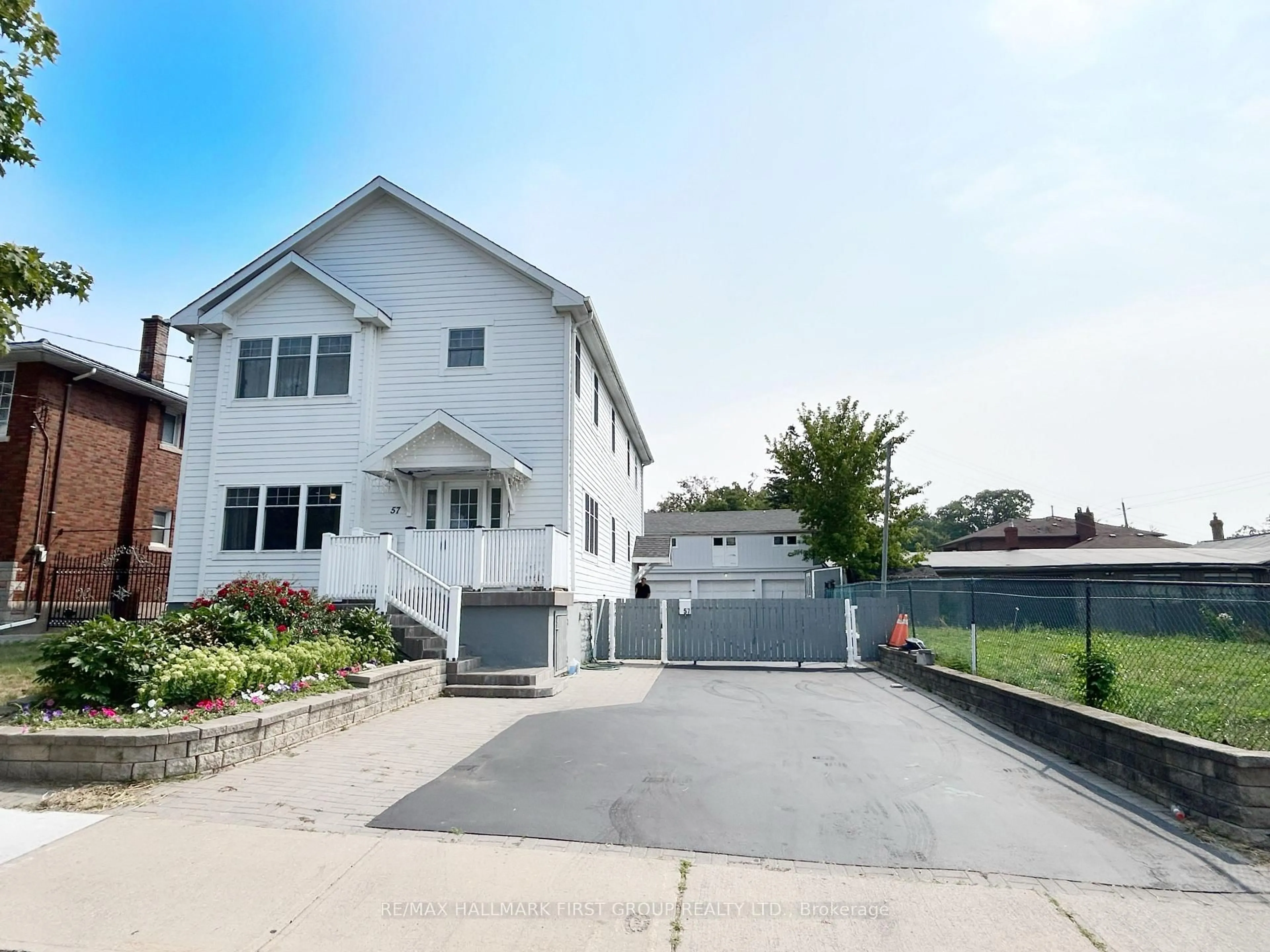 A pic from outside/outdoor area/front of a property/back of a property/a pic from drone, street for 57 Wendell Ave, Toronto Ontario M9N 3K8