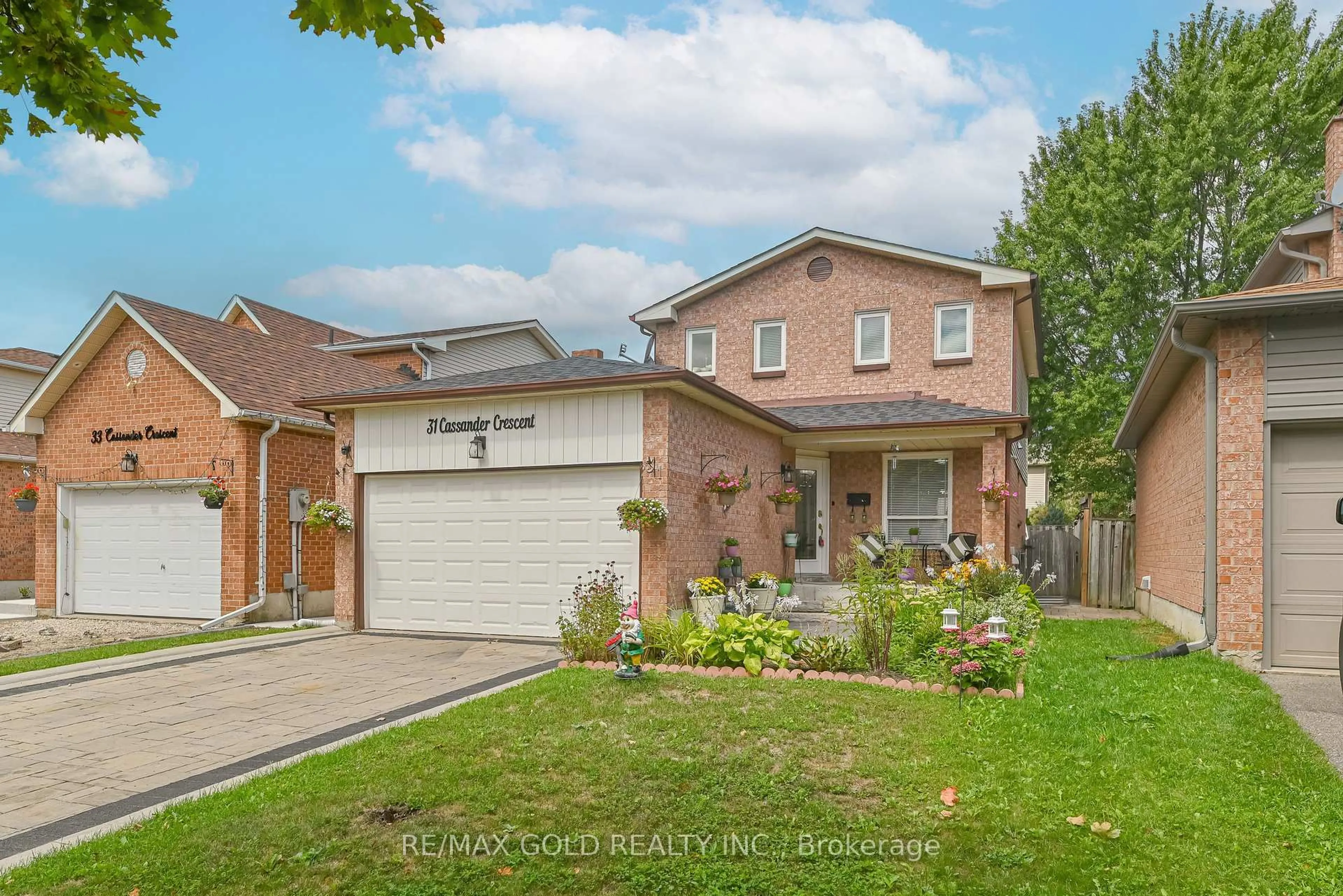 A pic from outside/outdoor area/front of a property/back of a property/a pic from drone, street for 31 Cassander Cres, Brampton Ontario L6Z 1Z5