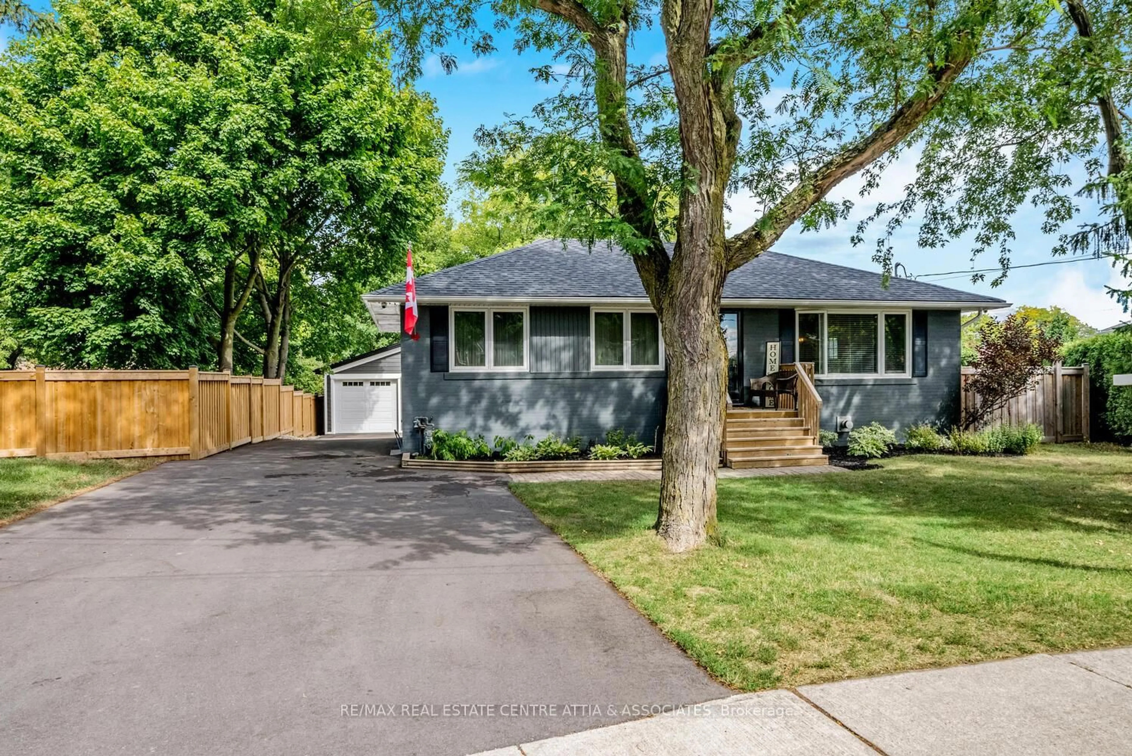 Home with vinyl exterior material, street for 400 Highside Dr, Milton Ontario L9T 1X1