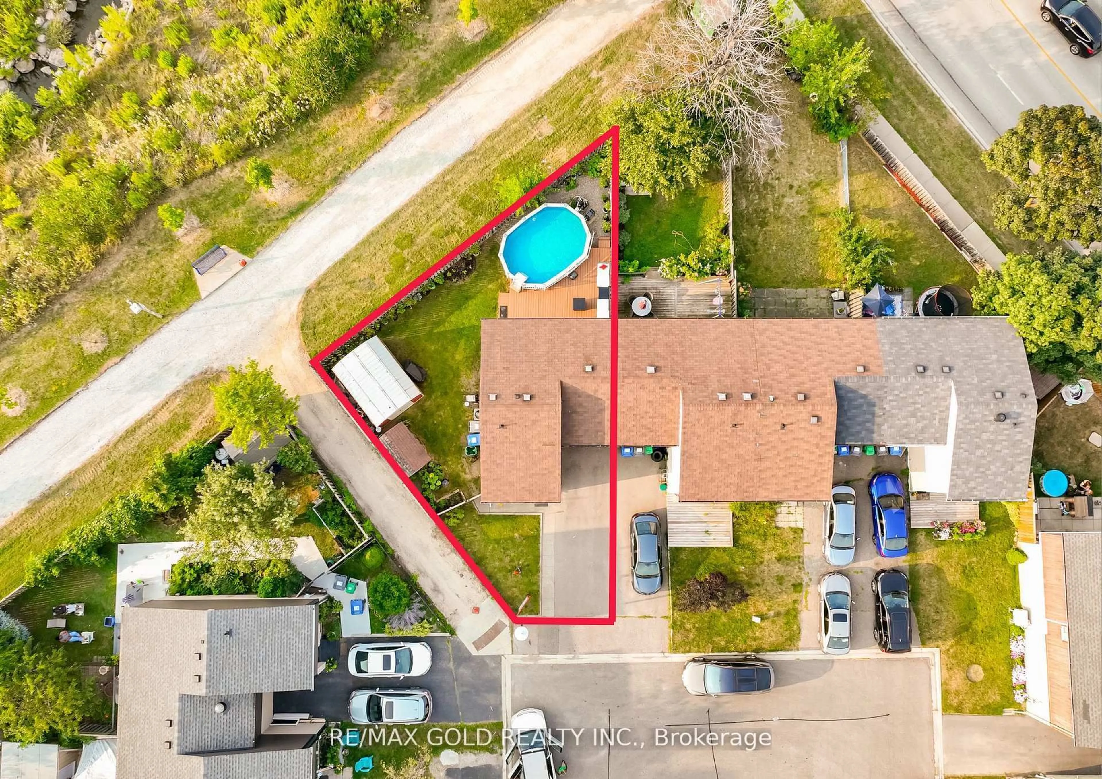 A pic from outside/outdoor area/front of a property/back of a property/a pic from drone, unknown for 11 Jasmine Sq, Brampton Ontario L6S 2N1