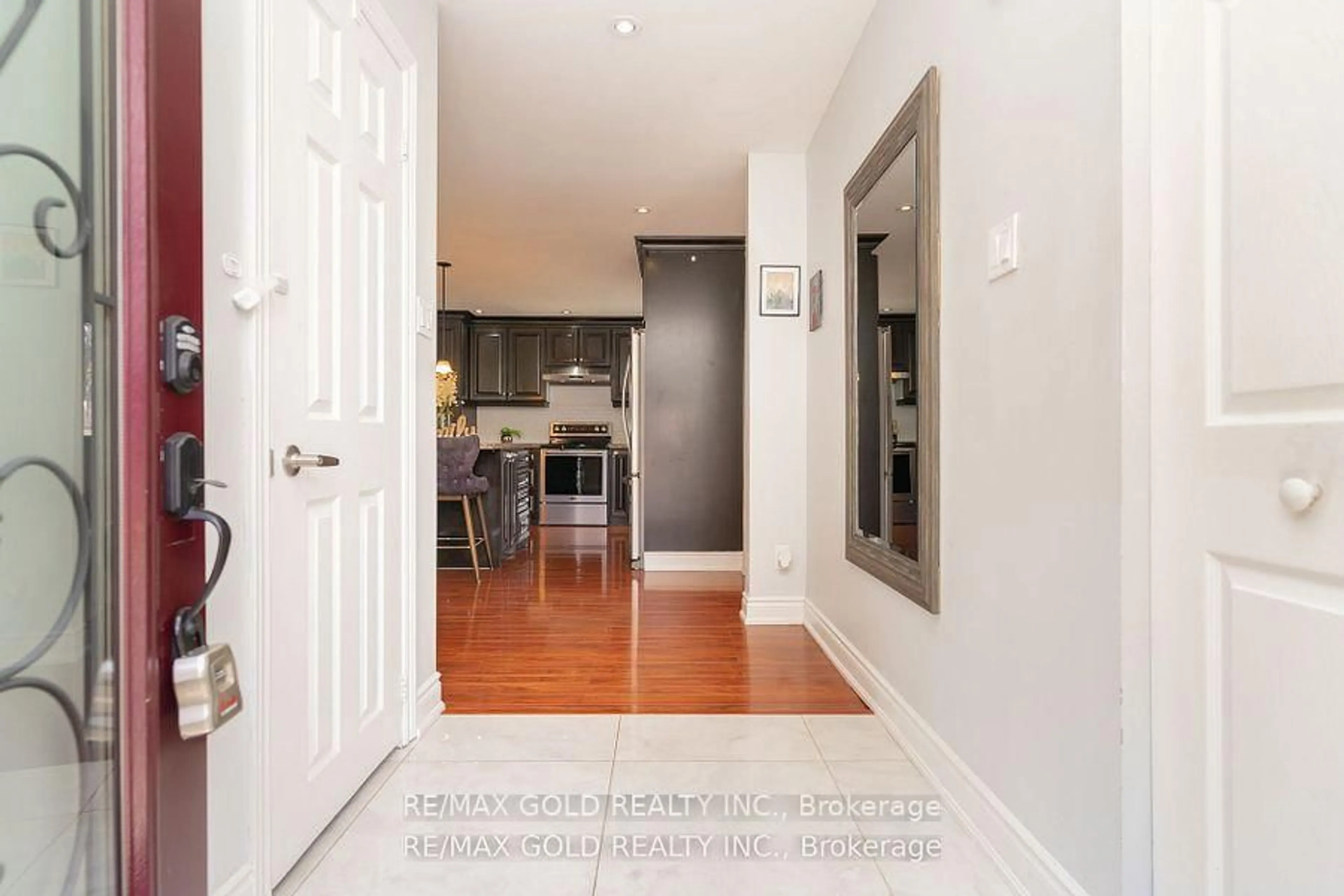 Indoor entryway for 10 Brookdale Cres, Brampton Ontario L6T 1M7