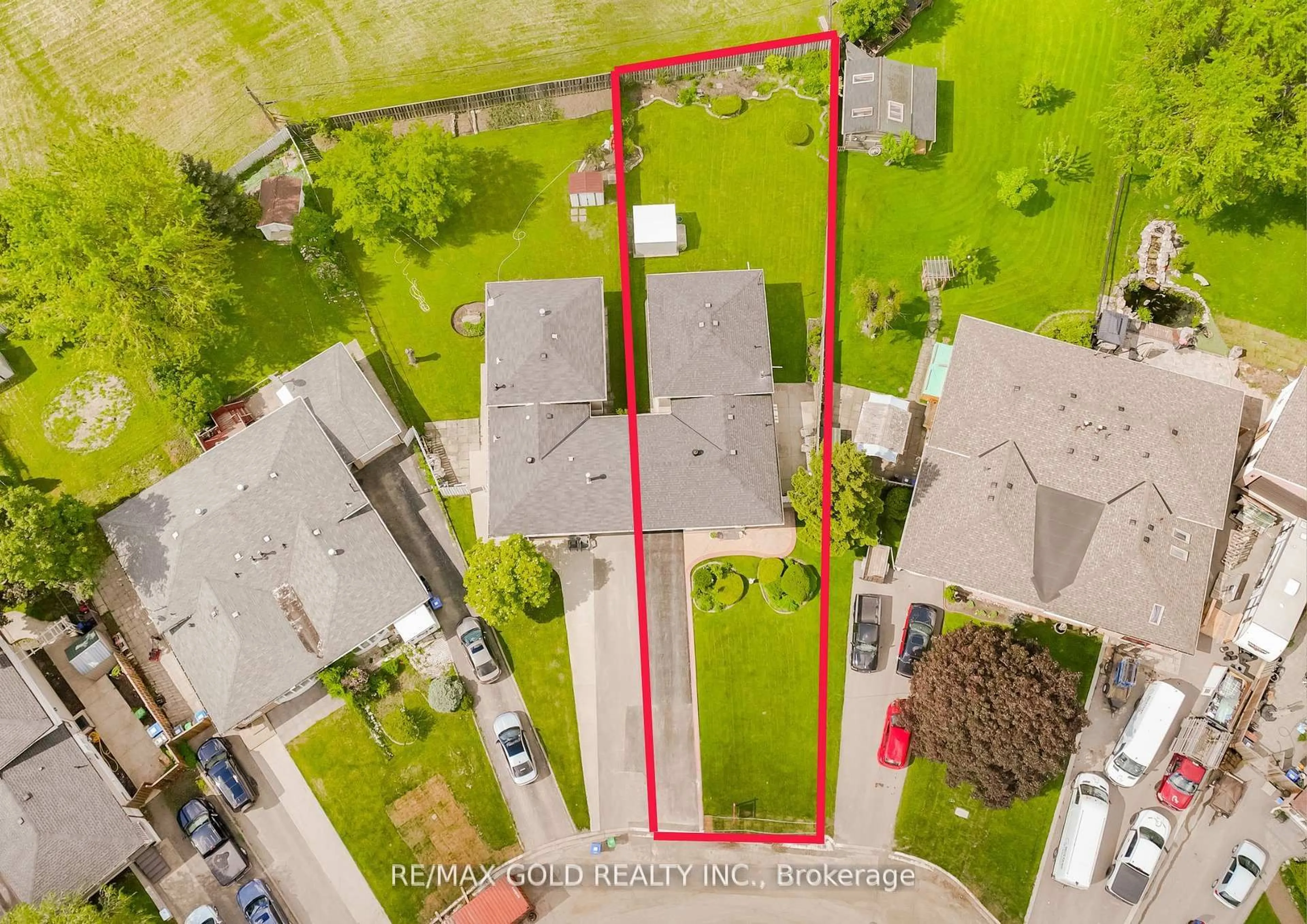 A pic from outside/outdoor area/front of a property/back of a property/a pic from drone, street for 57 Cathcart Cres, Brampton Ontario L6T 2A4