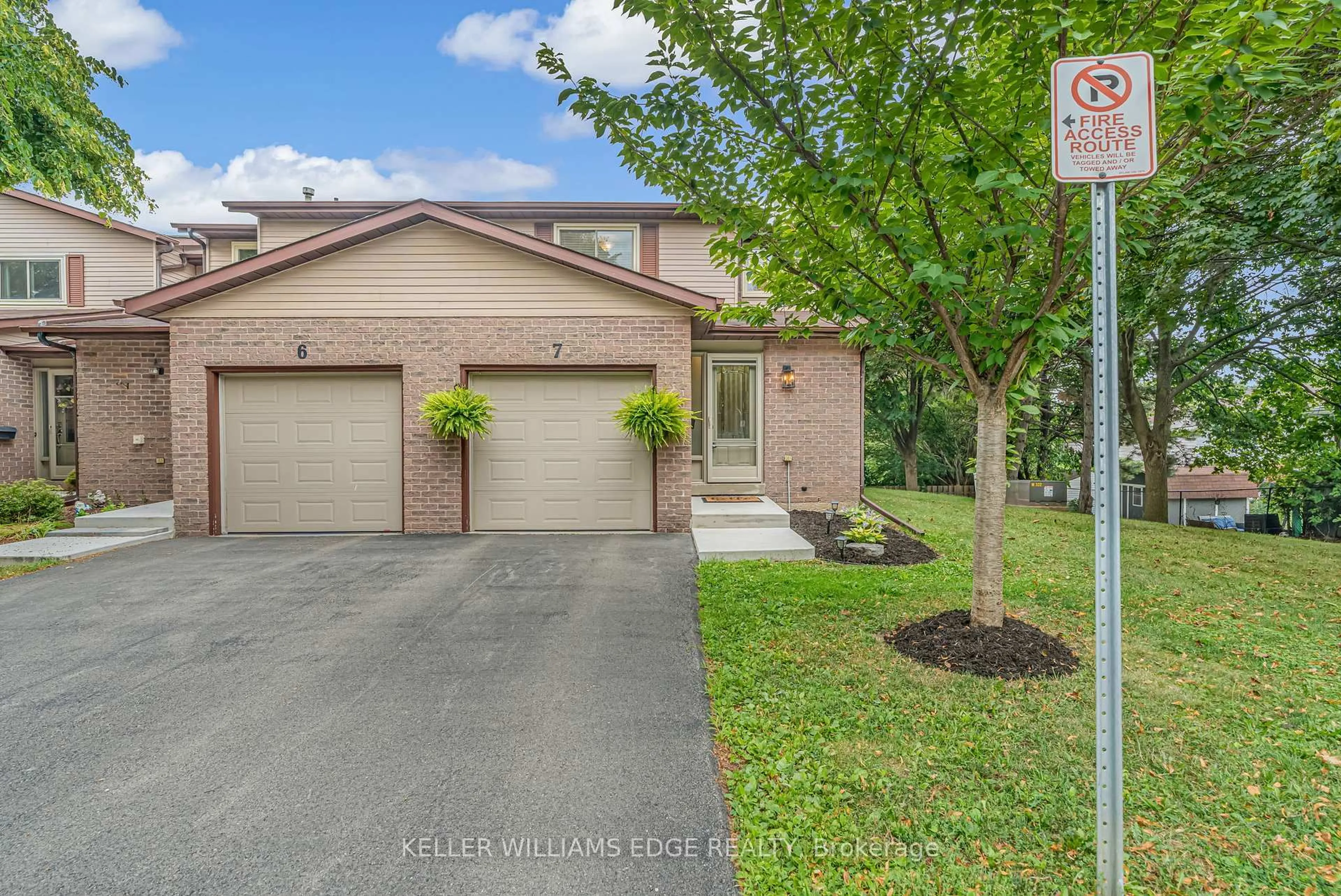 A pic from outside/outdoor area/front of a property/back of a property/a pic from drone, street for 1232 Guelph Line #7, Burlington Ontario L7P 2S9
