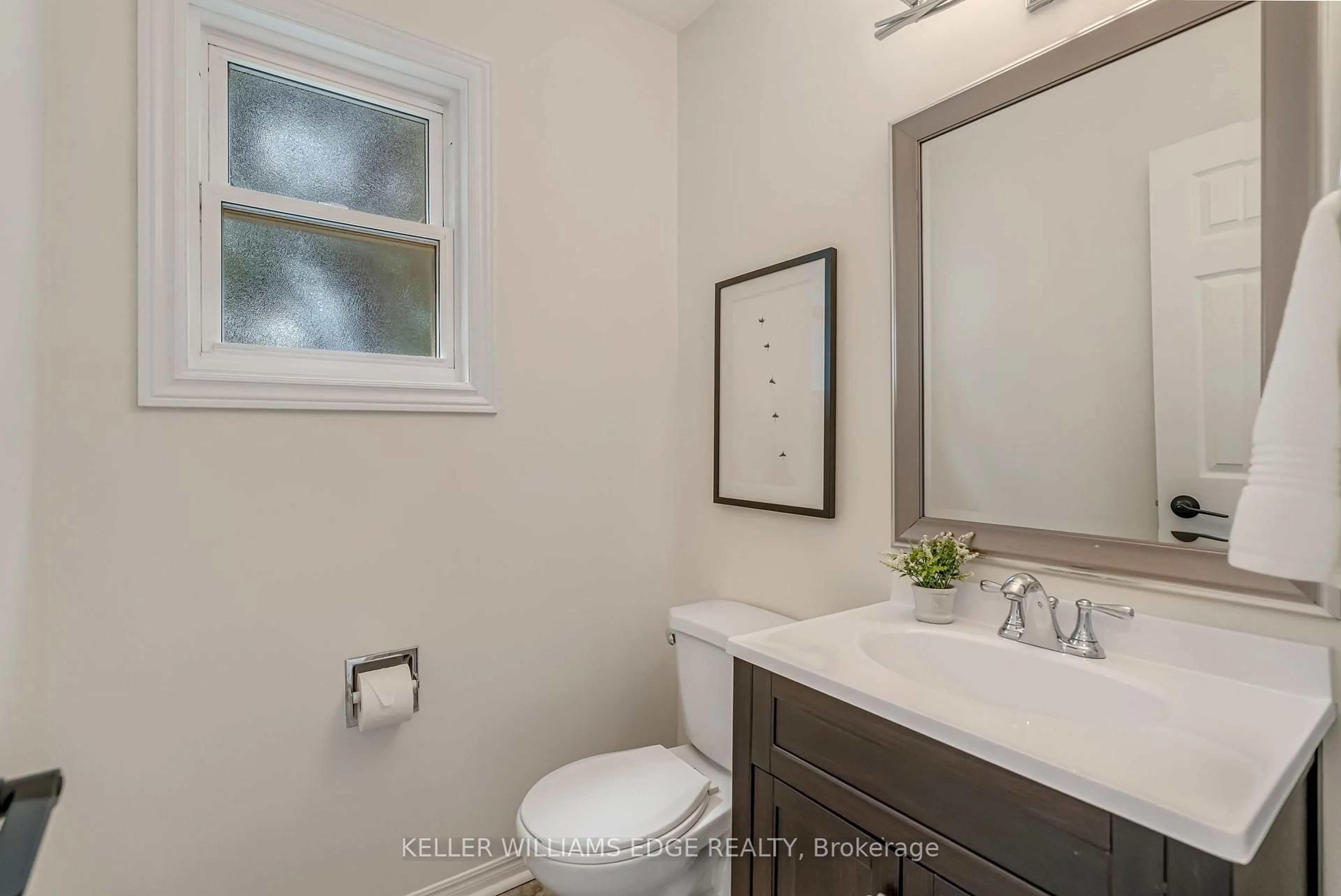 Standard bathroom, ceramic/tile floor for 1232 Guelph Line #7, Burlington Ontario L7P 2S9