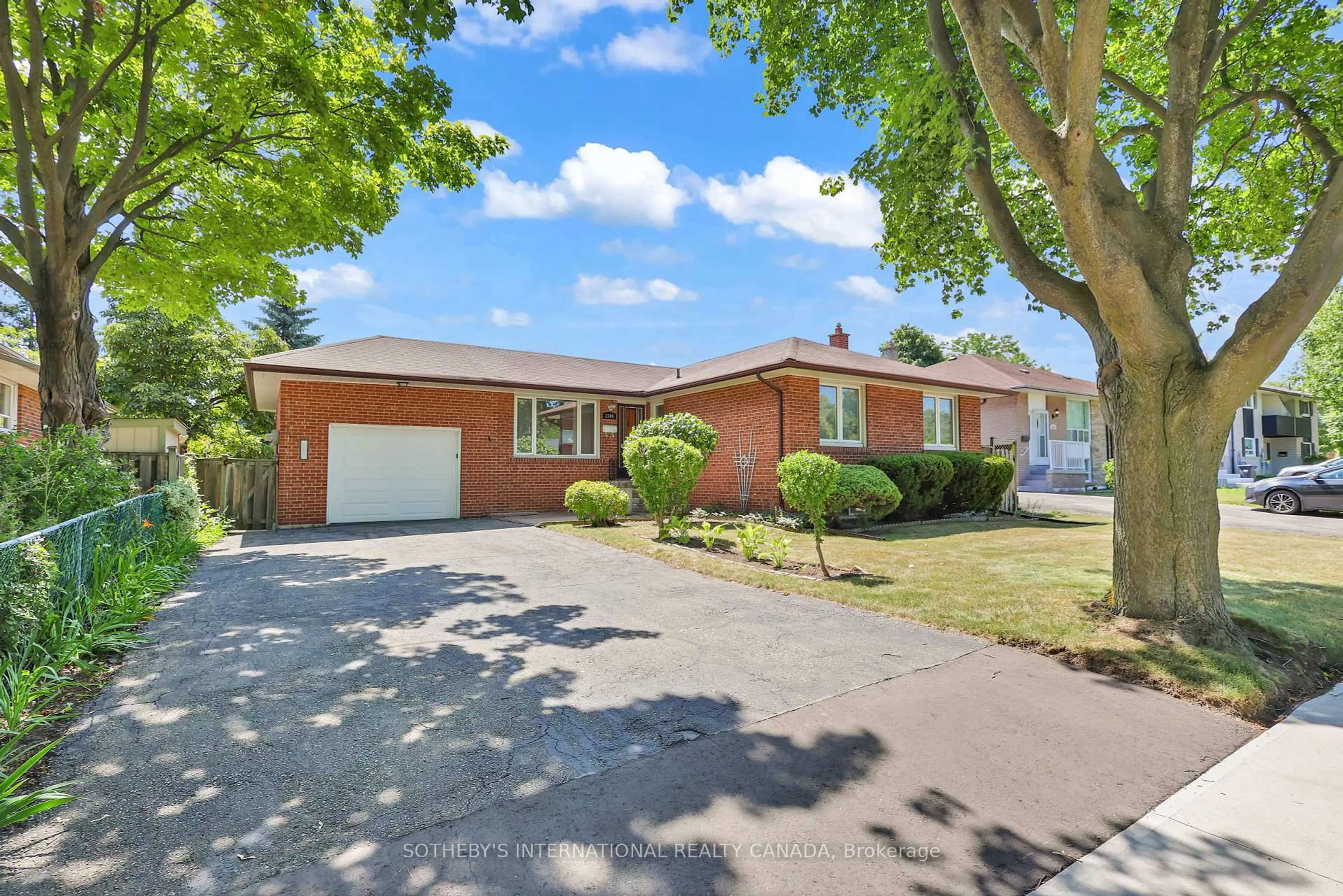 Home with brick exterior material, street for 2506 Constable Rd, Mississauga Ontario L5J 1W1