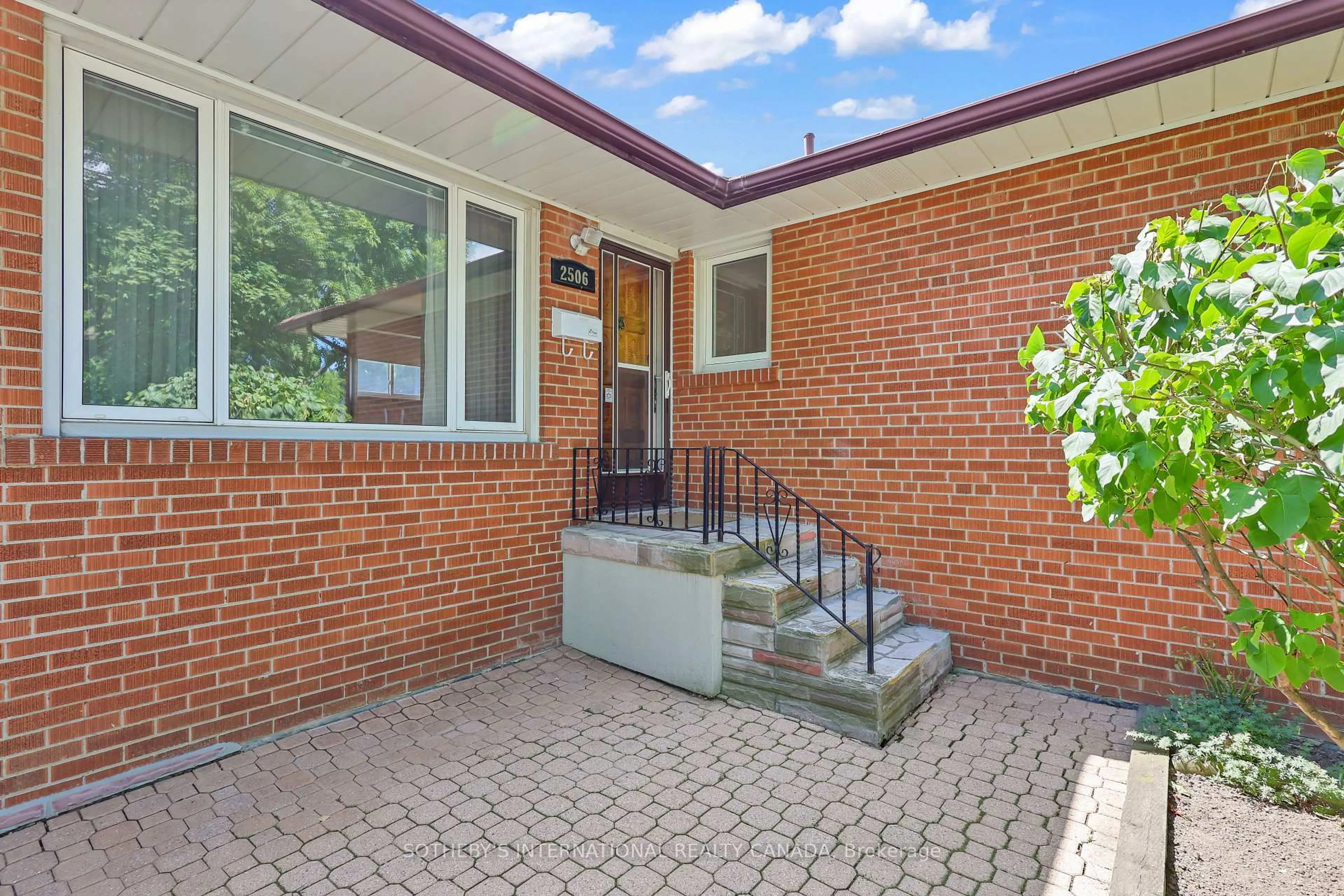 Home with brick exterior material, street for 2506 Constable Rd, Mississauga Ontario L5J 1W1