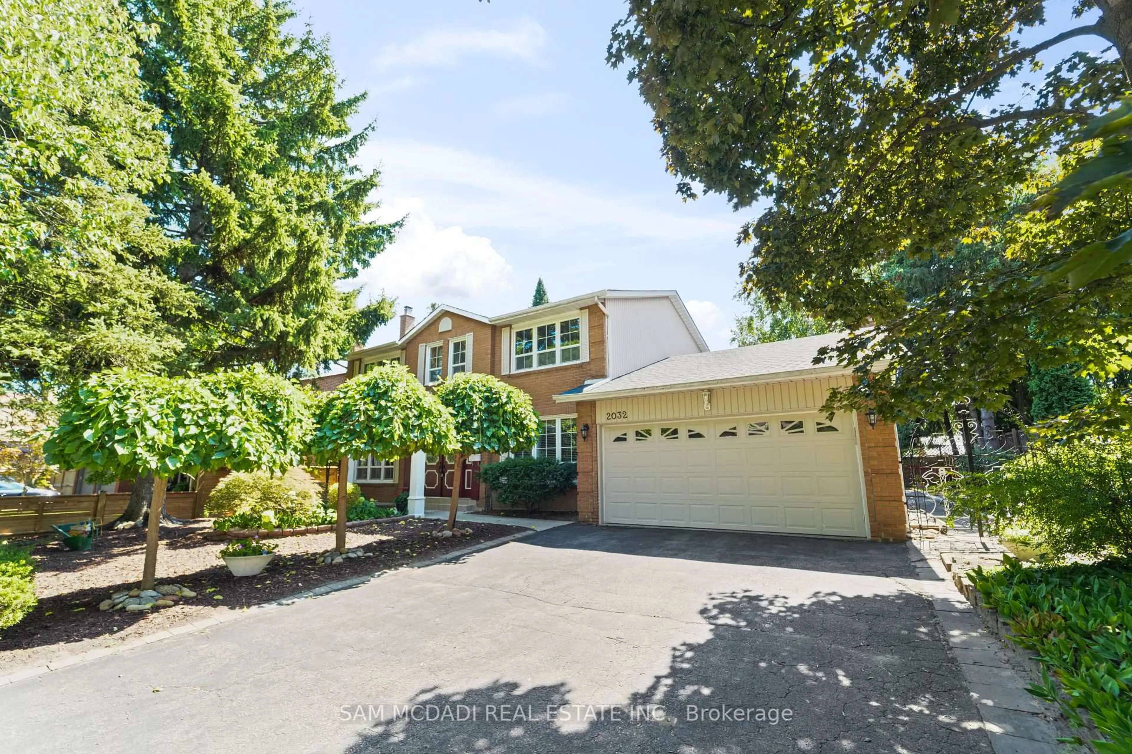 Unknown for 2032 Shannon Dr, Mississauga Ontario L5H 3W3