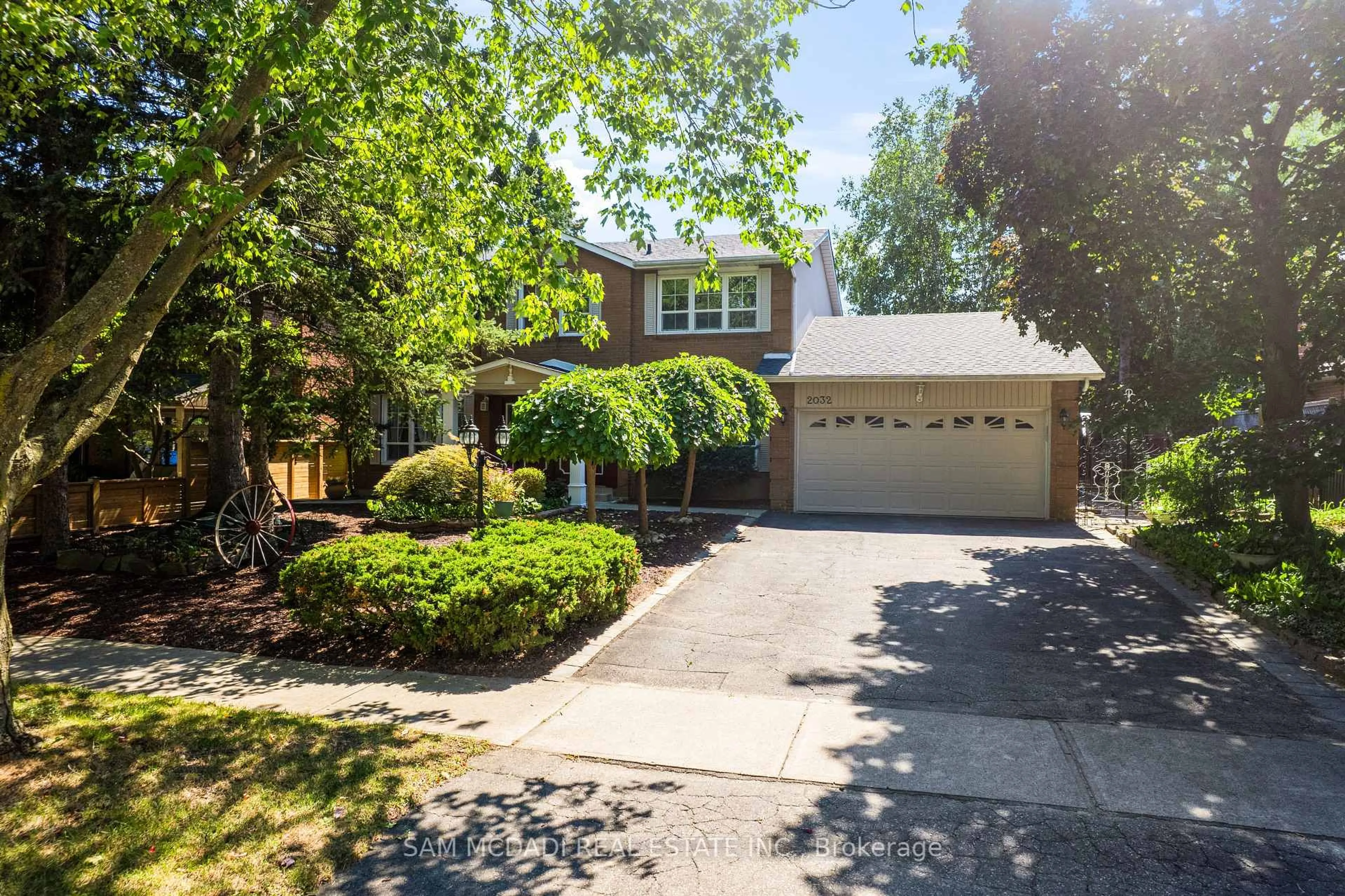 Unknown for 2032 Shannon Dr, Mississauga Ontario L5H 3W3