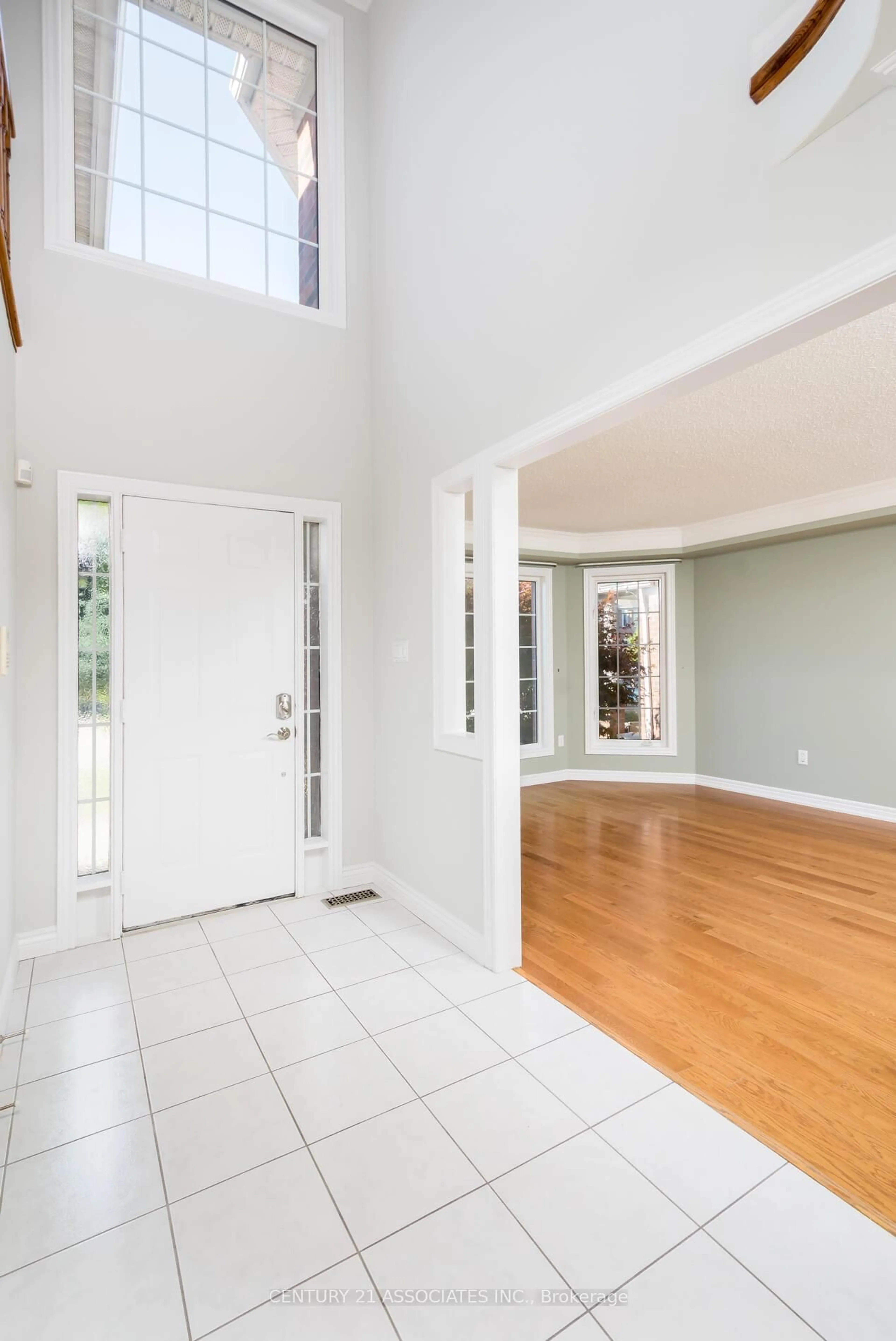 Indoor entryway for 5351 Quartermain Cres, Mississauga Ontario L5M 5V5