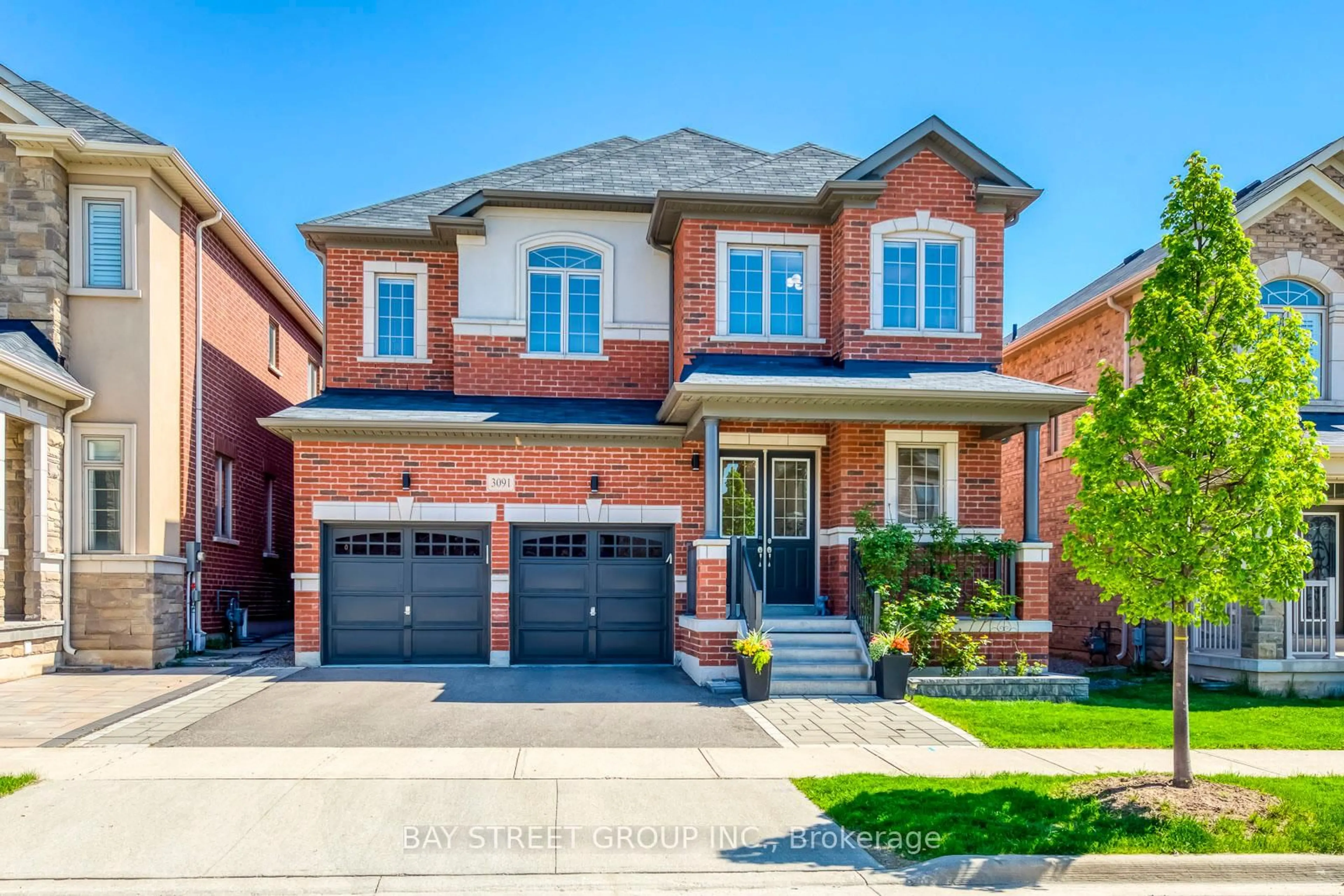 Home with brick exterior material, street for 3091 Streamwood Pass, Oakville Ontario L6H 0S8
