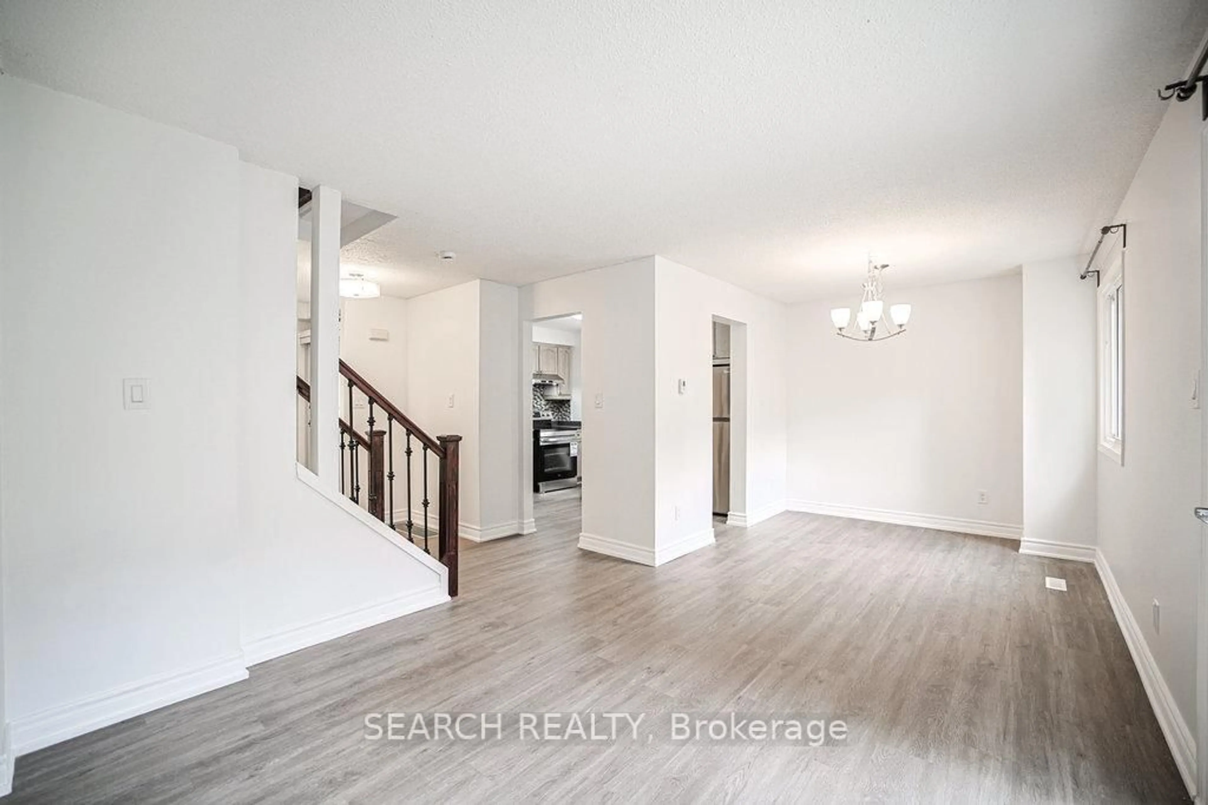 Indoor entryway for 38 Roehampton Cres, Brampton Ontario L6Y 2R4