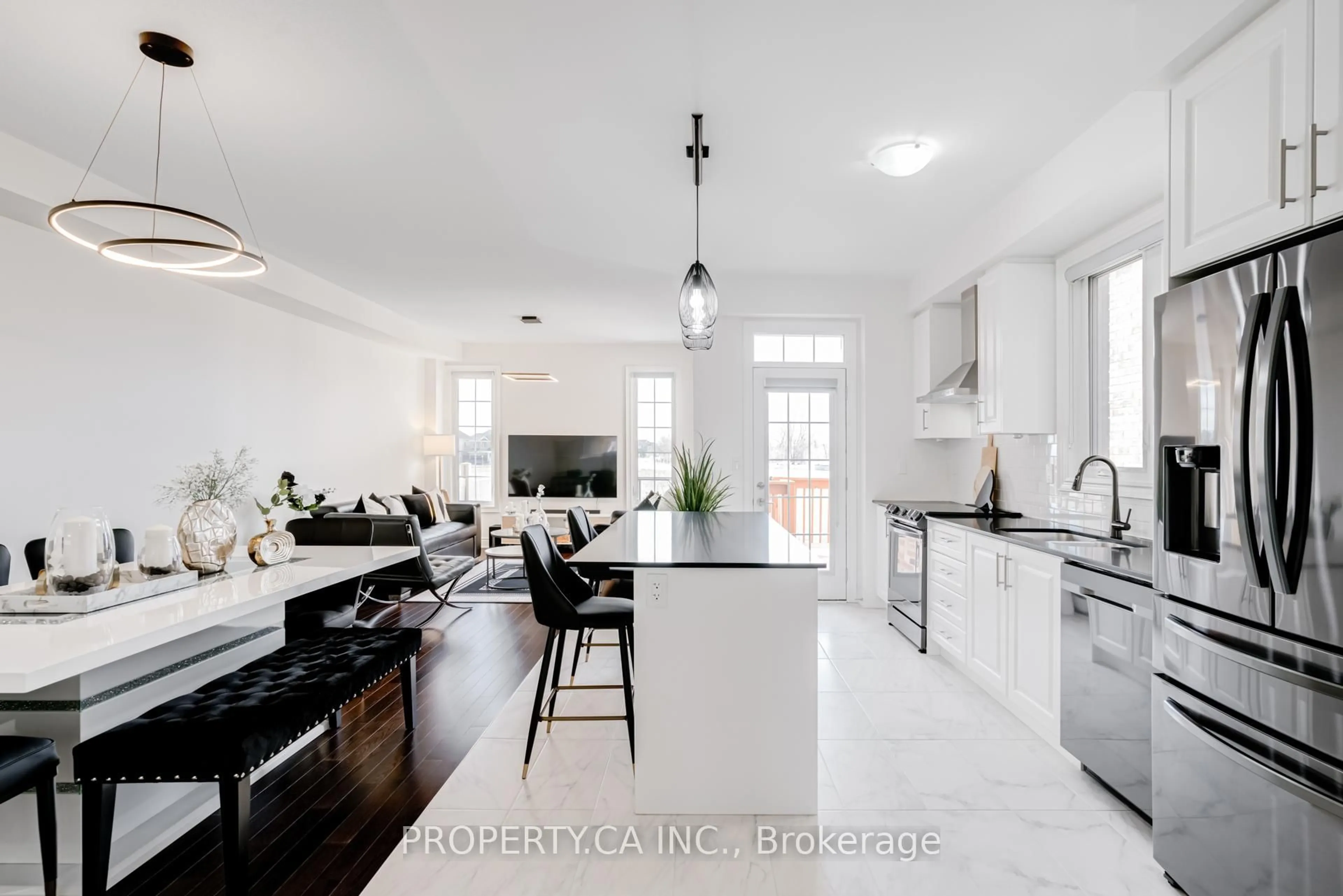 Open concept kitchen, ceramic/tile floor for 10 Fordham Rd, Brampton Ontario L6Y 6K2