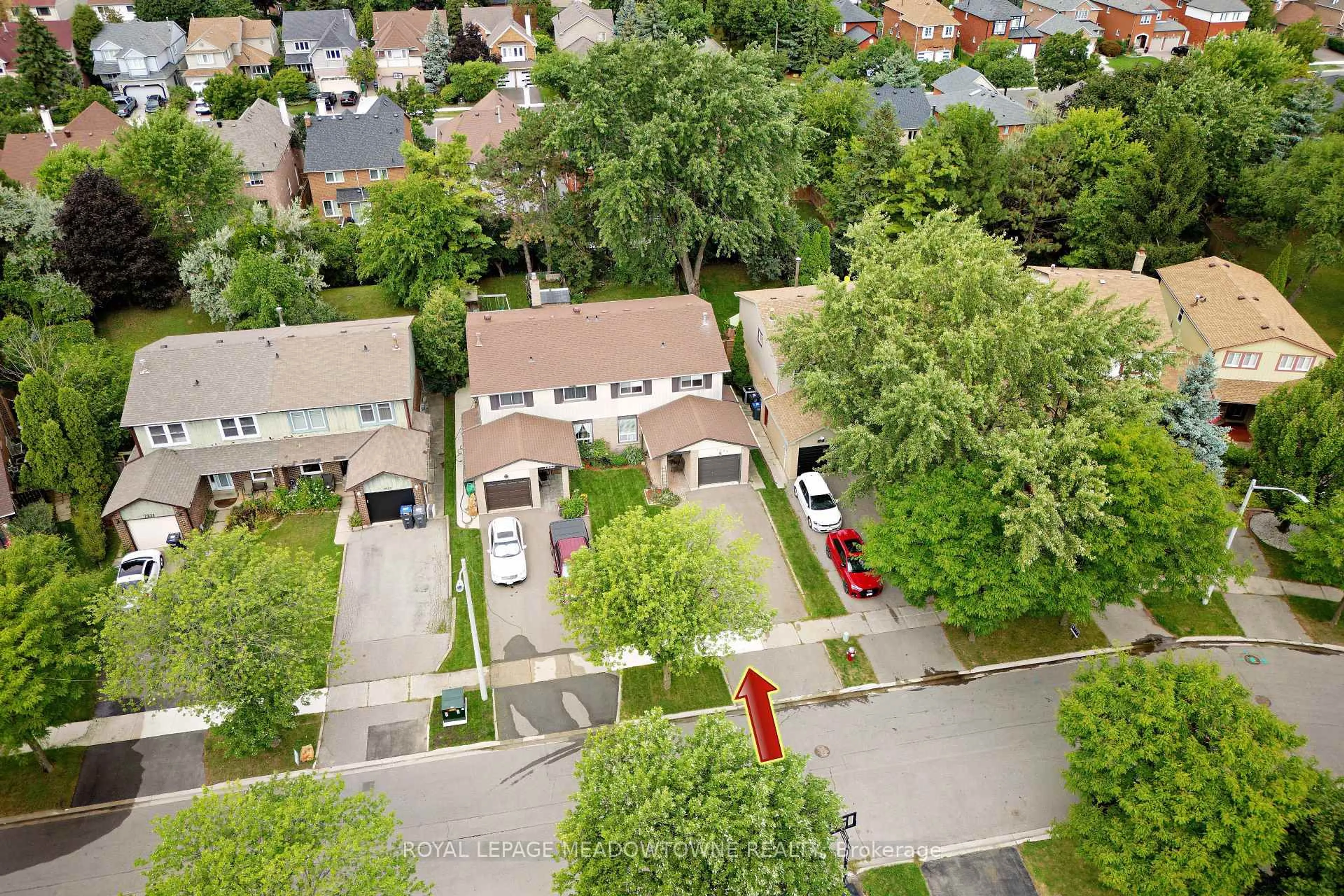 A pic from outside/outdoor area/front of a property/back of a property/a pic from drone, street for 7223 Bendigo Circ, Mississauga Ontario L5N 1Z4
