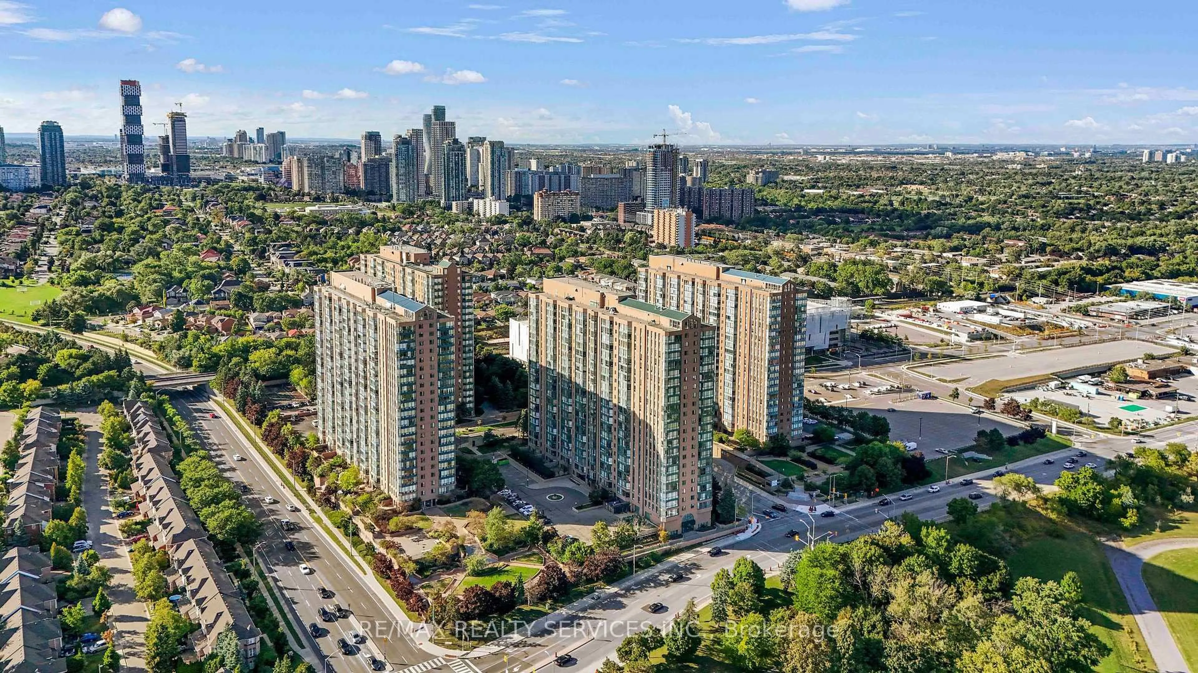 A pic from outside/outdoor area/front of a property/back of a property/a pic from drone, city buildings view from balcony for 145 Hillcrest Ave #1202, Mississauga Ontario L5B 3Z1