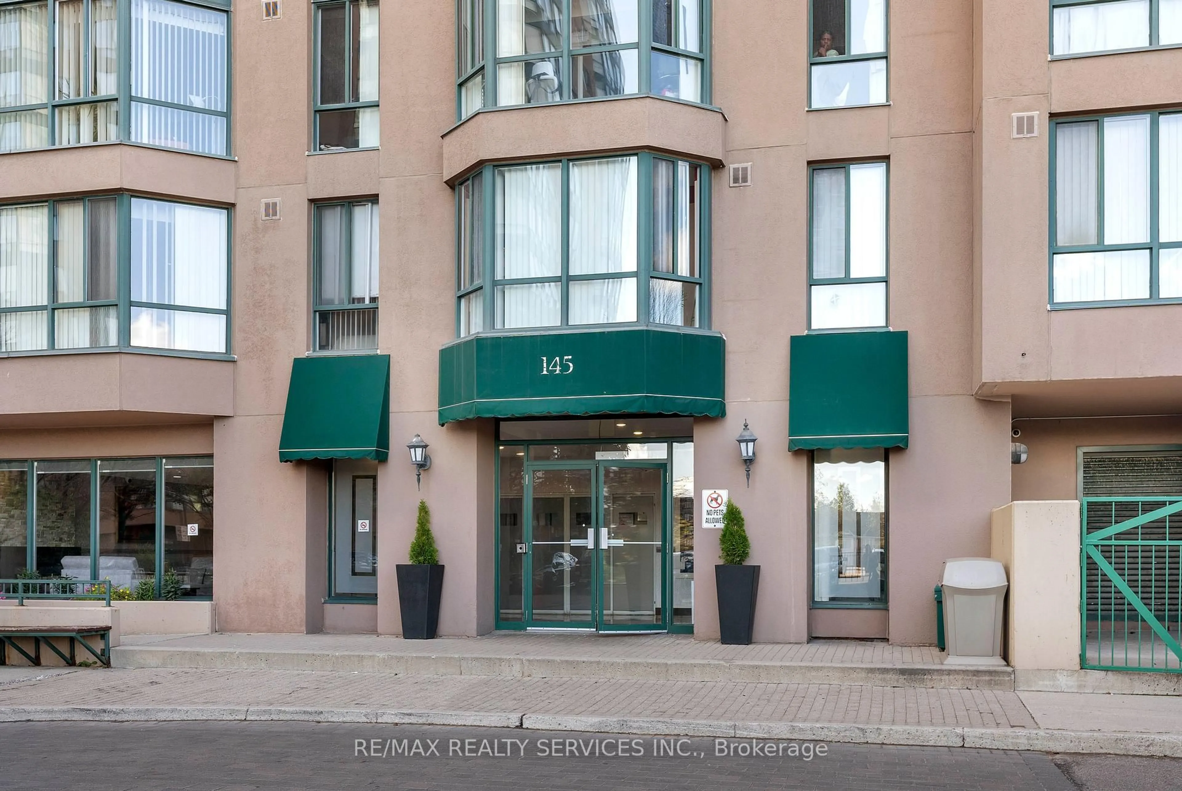Indoor foyer for 145 Hillcrest Ave #1202, Mississauga Ontario L5B 3Z1