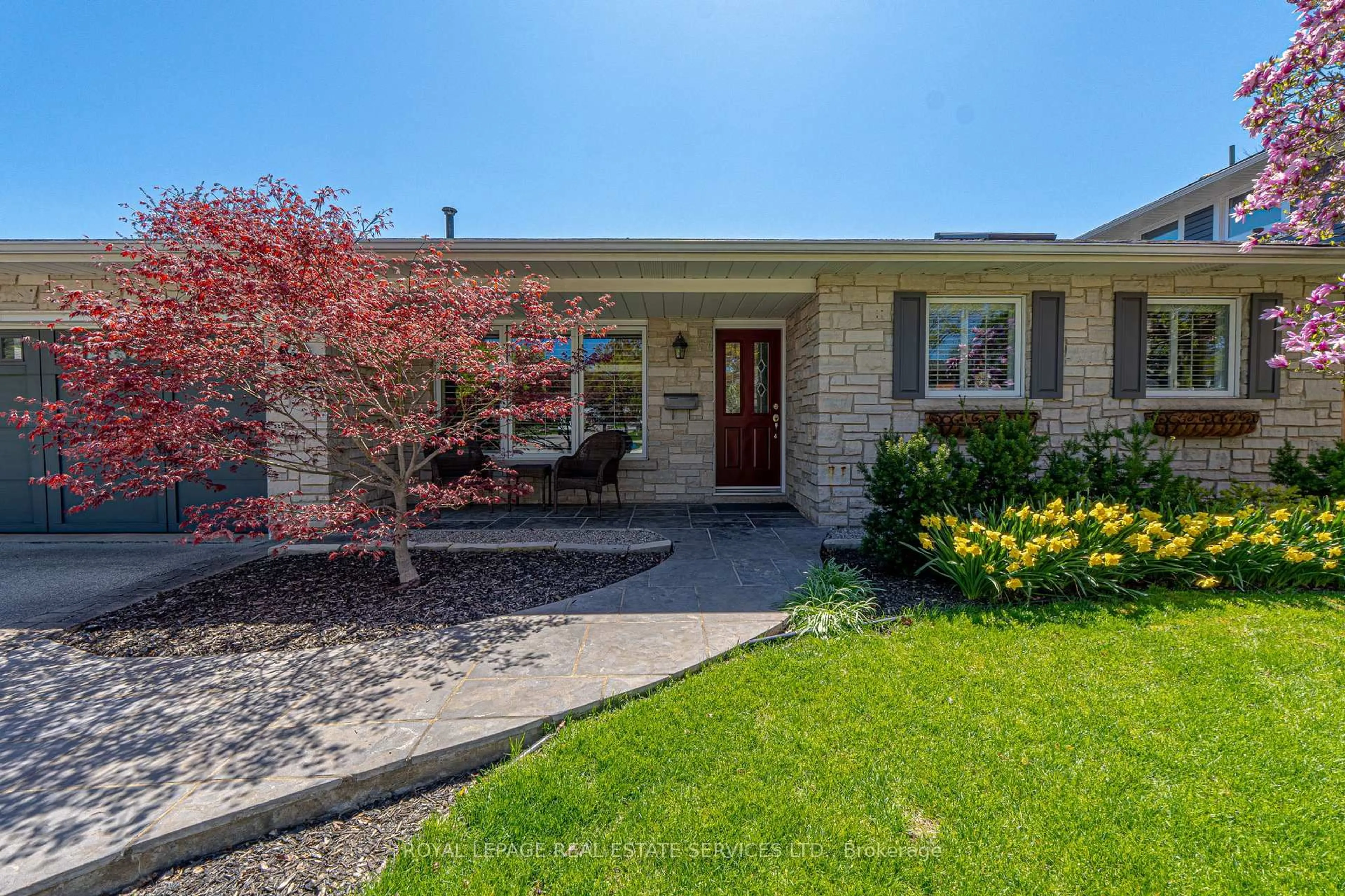 Home with brick exterior material, street for 298 Glen Afton Dr, Burlington Ontario L7L 1H1