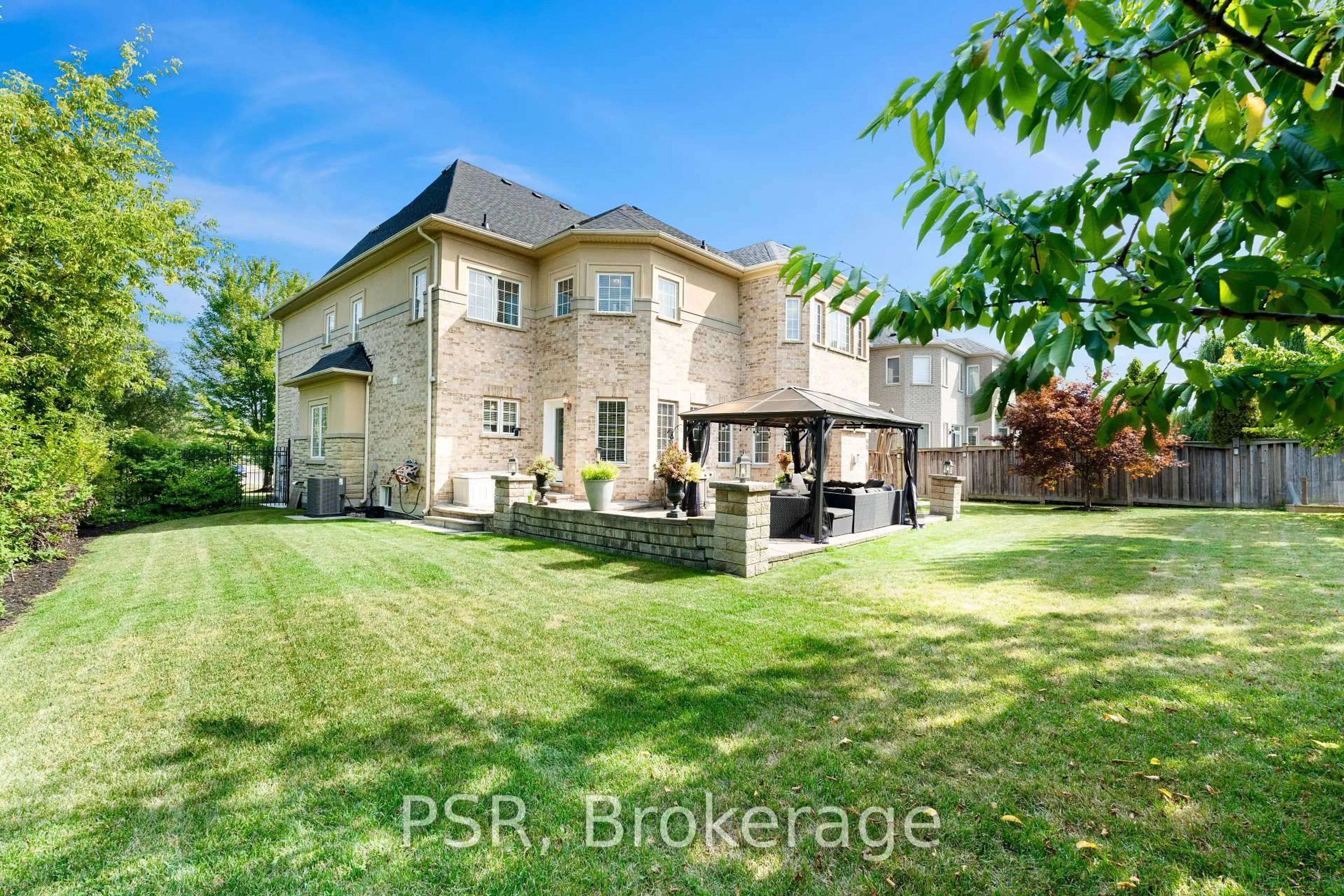 A pic from outside/outdoor area/front of a property/back of a property/a pic from drone, street for 26 Louvain Dr, Brampton Ontario L6P 1W6
