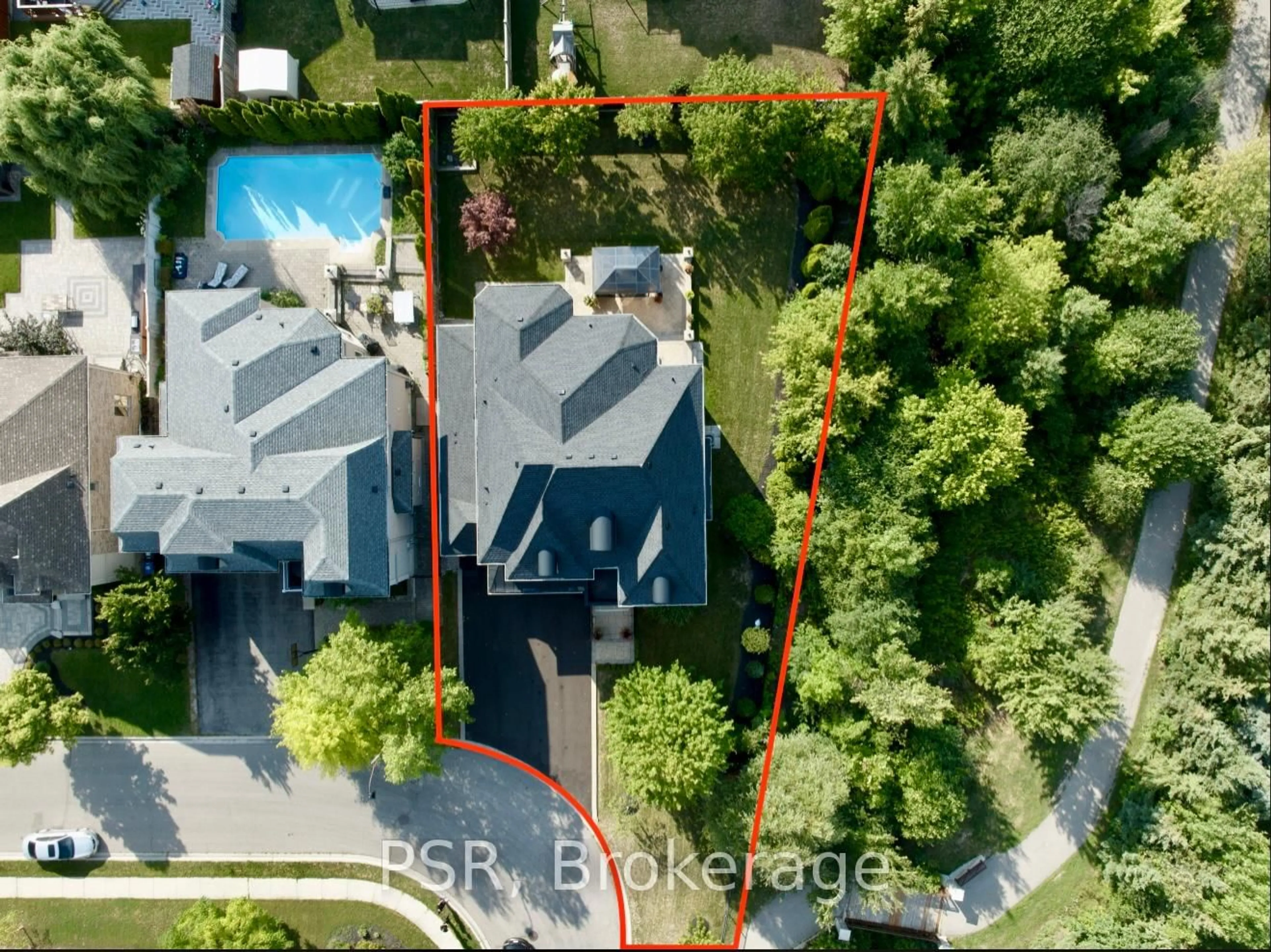 A pic from outside/outdoor area/front of a property/back of a property/a pic from drone, unknown for 26 Louvain Dr, Brampton Ontario L6P 1W6