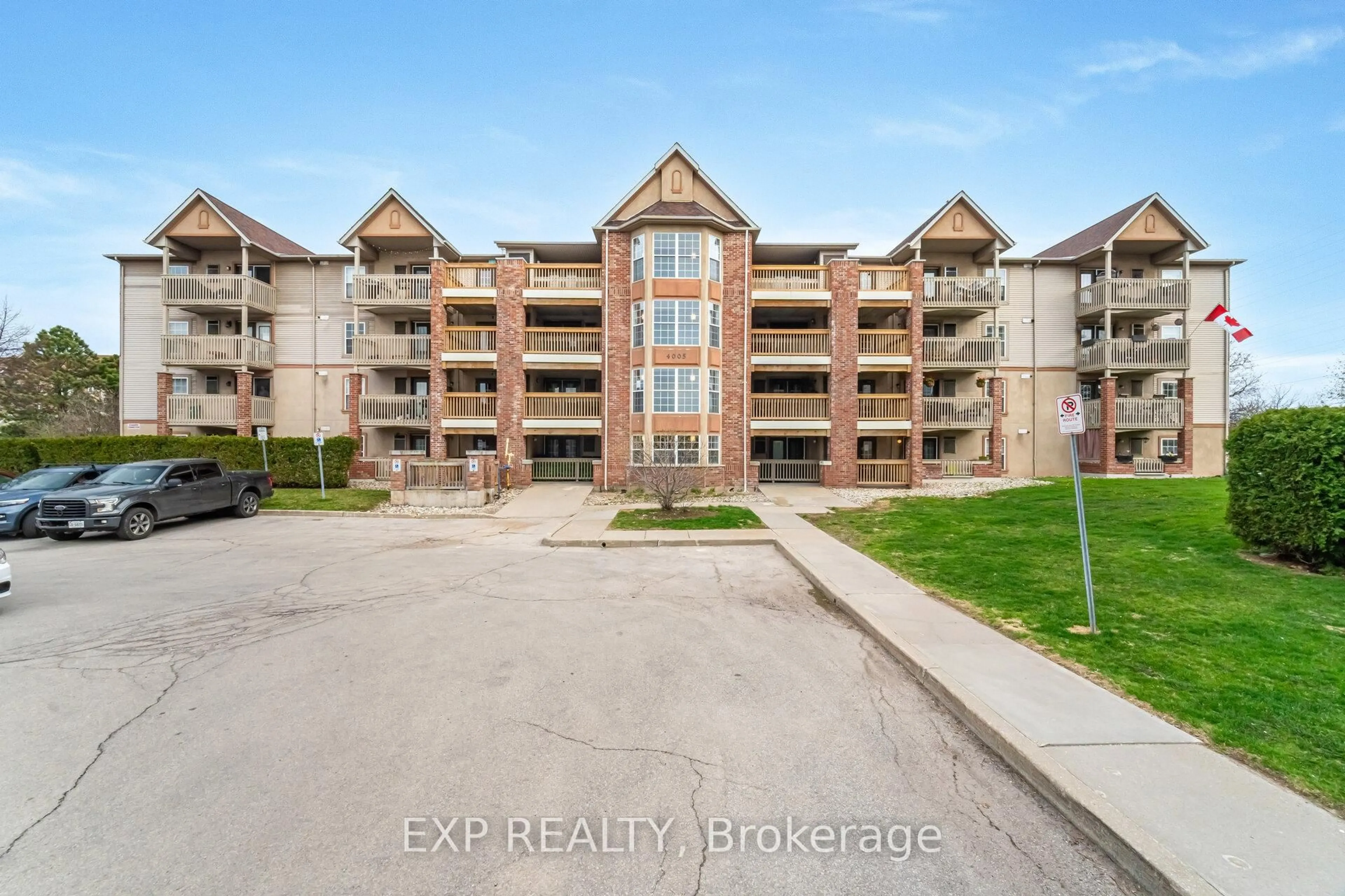 A pic from outside/outdoor area/front of a property/back of a property/a pic from drone, building for 4005 Kilmer Dr #104, Burlington Ontario L7M 4M2