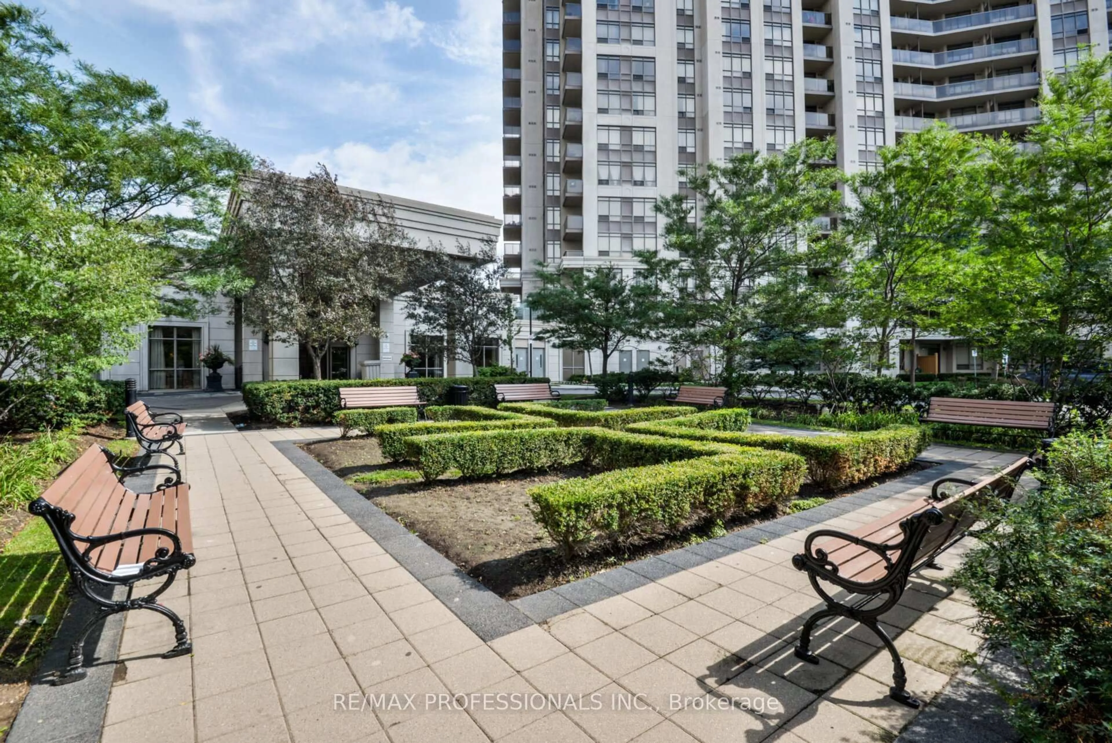 Patio, street for 700 Humberwood Blvd #PH21, Toronto Ontario M9W 7J4