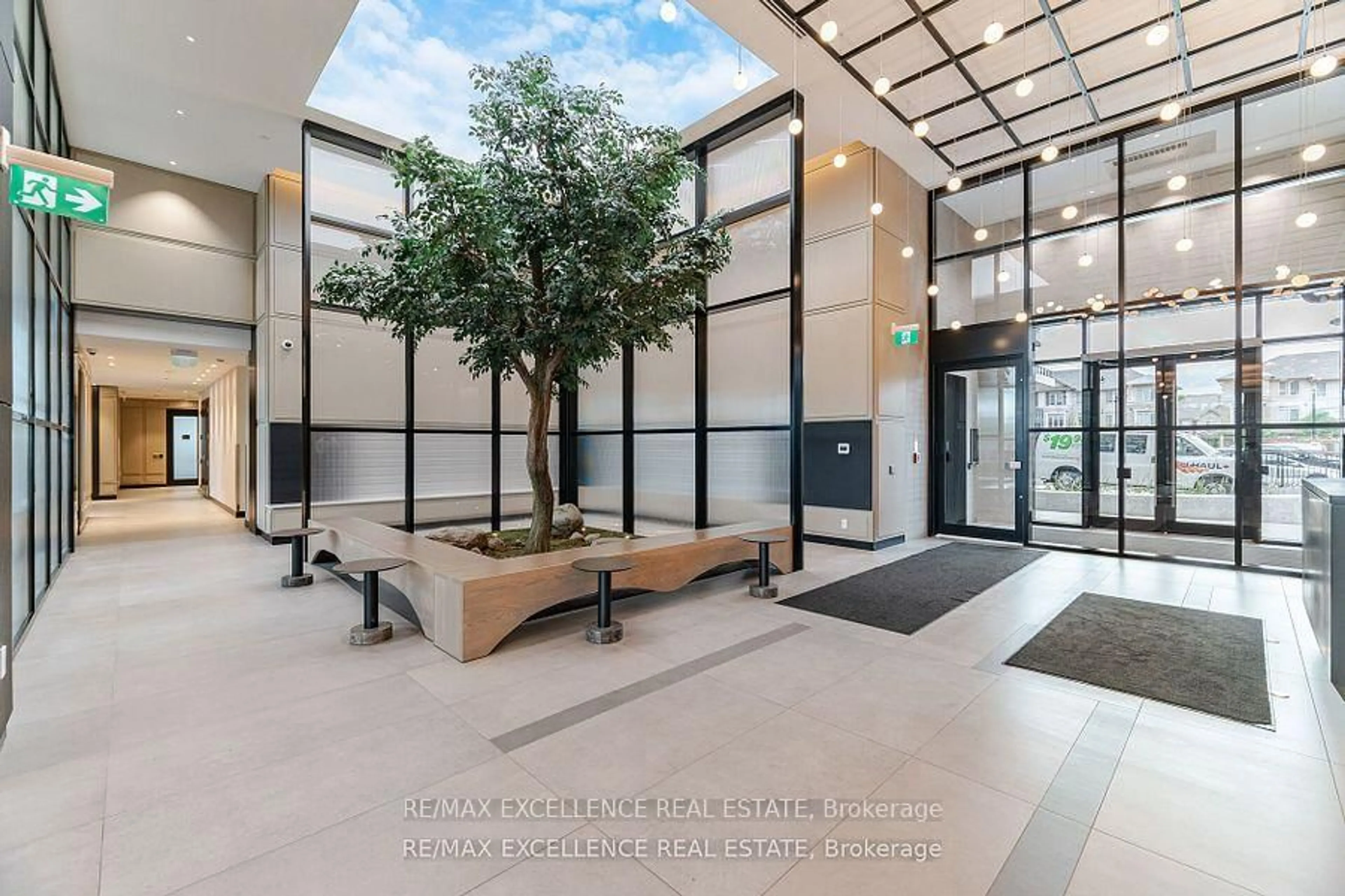 Indoor foyer for 3220 WILLIAM COLSTON Ave #2003, Oakville Ontario L6H 7C2