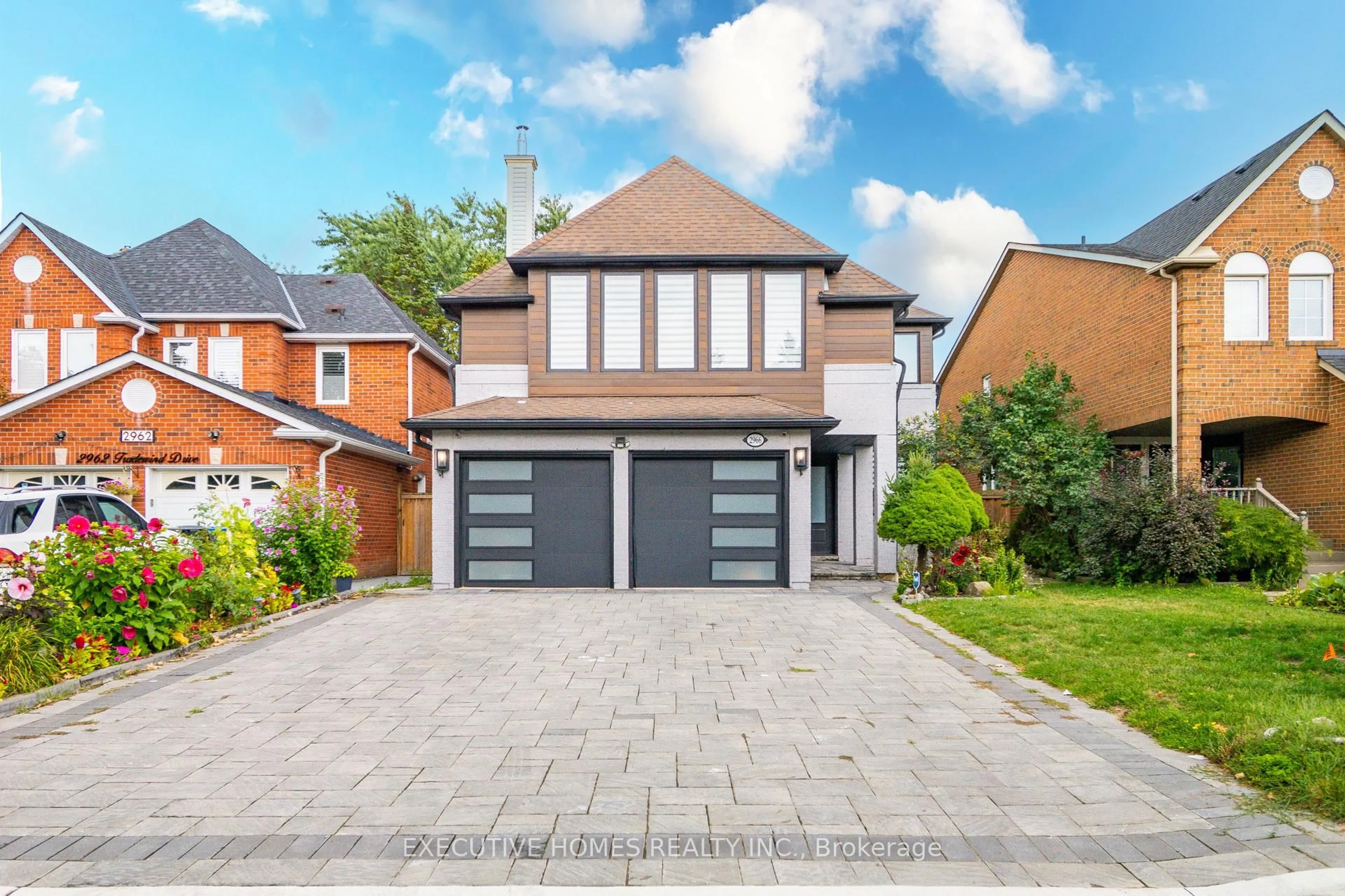 Home with brick exterior material, street for 2966 Tradewind Dr, Mississauga Ontario L5N 6L3