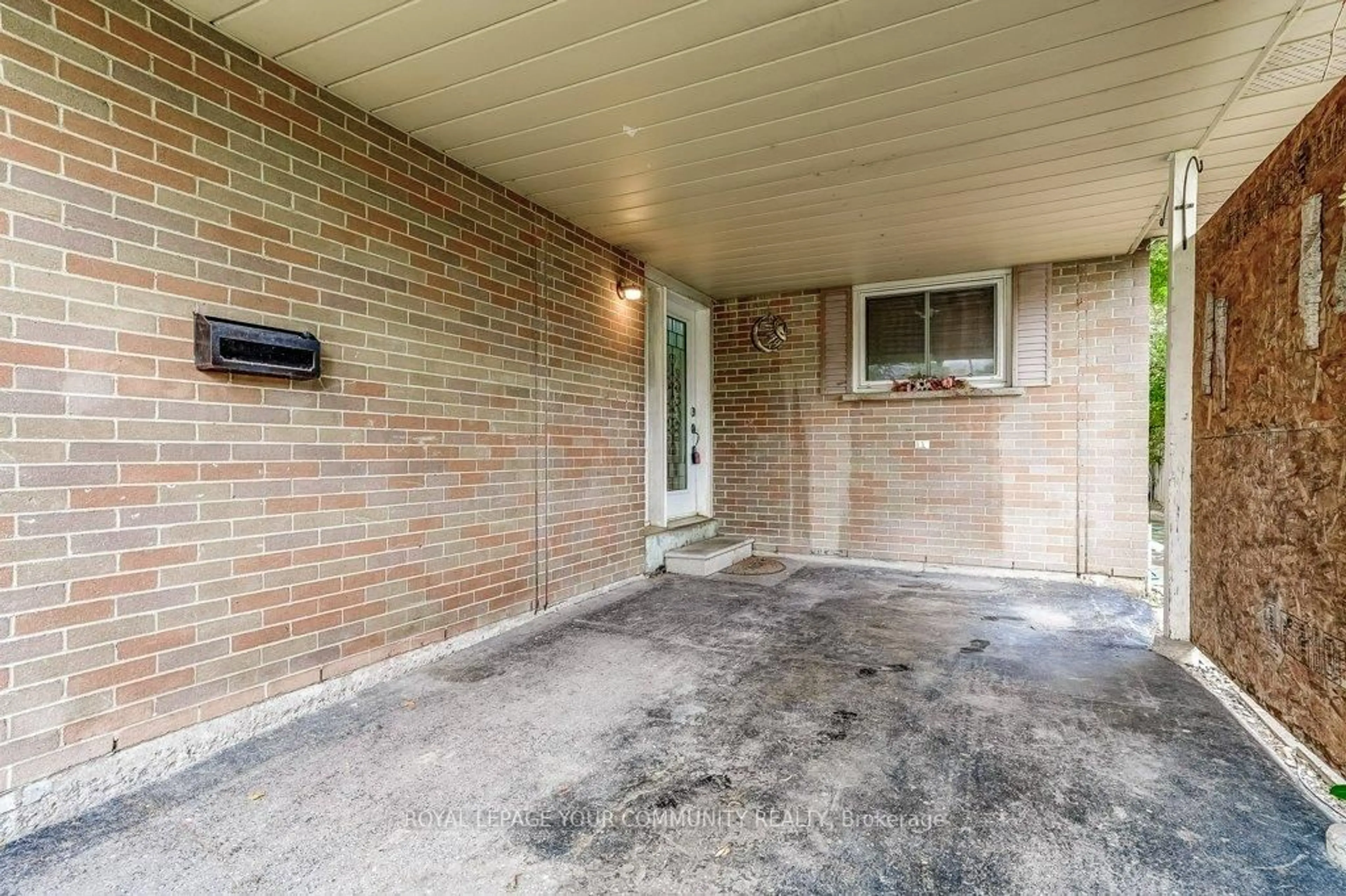Indoor entryway for 2290 Delkus Cres, Mississauga Ontario L5A 1K7