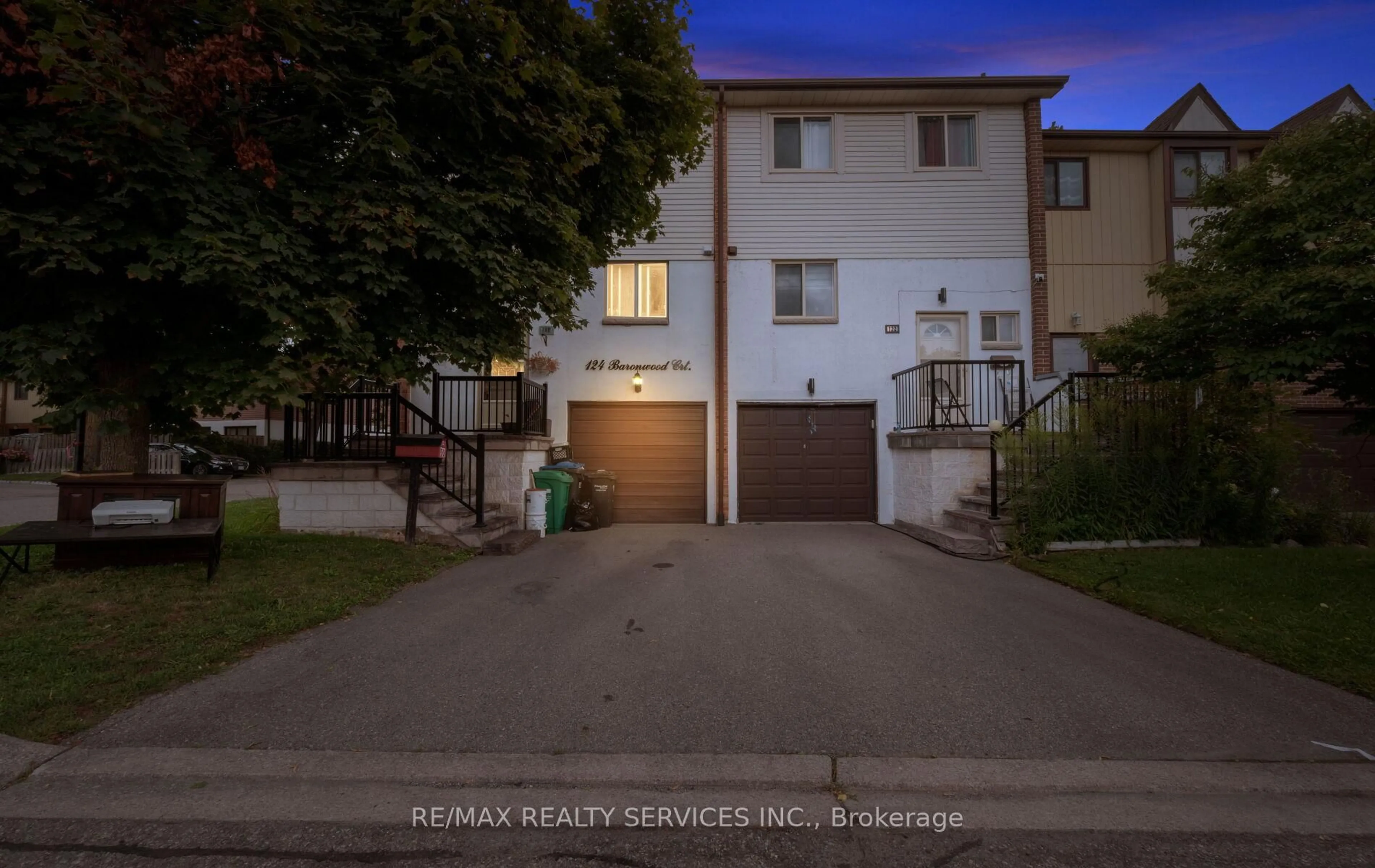 A pic from outside/outdoor area/front of a property/back of a property/a pic from drone, street for 124 Baronwood Crt #124, Brampton Ontario L6V 3H7