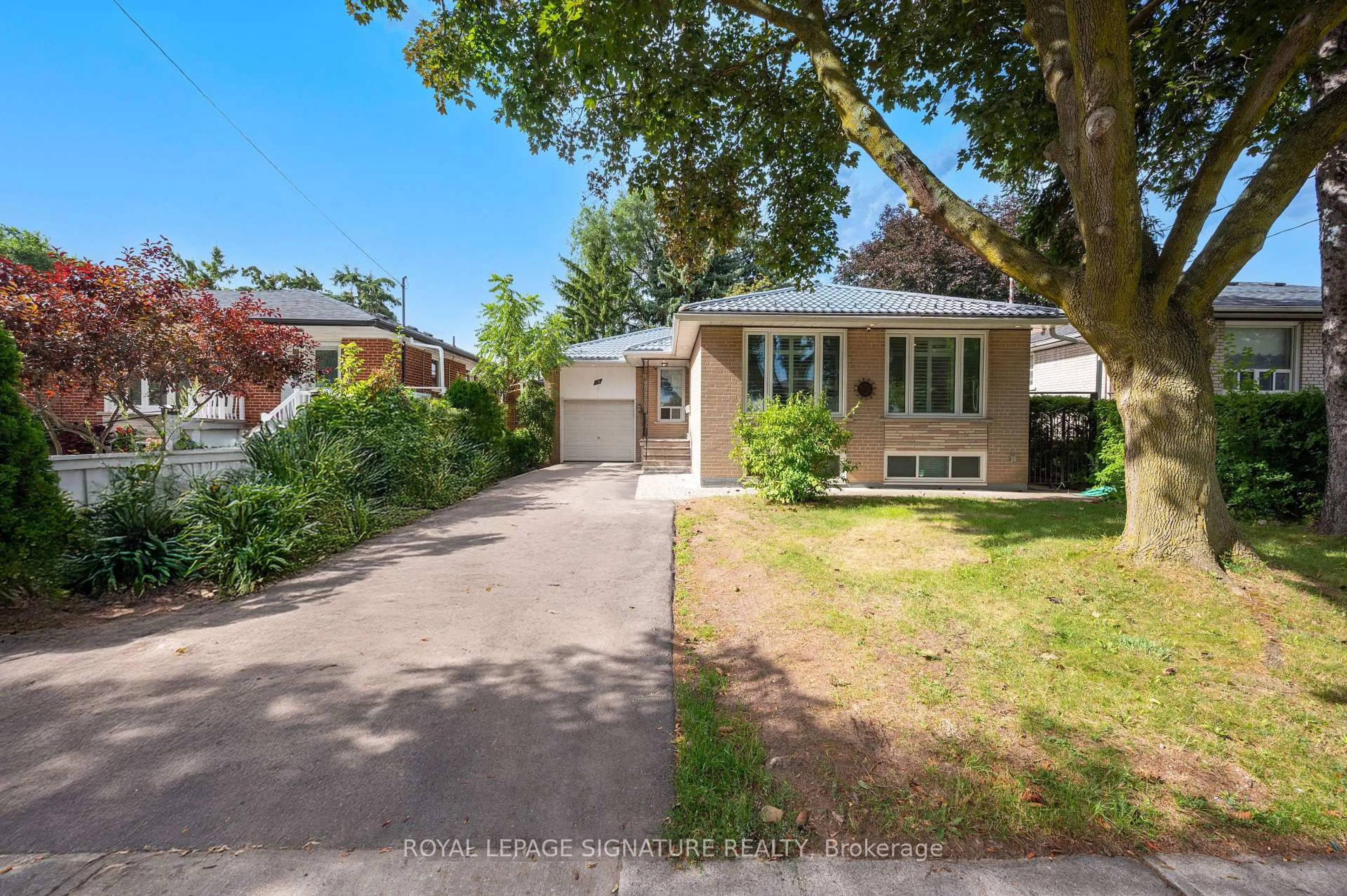 A pic from outside/outdoor area/front of a property/back of a property/a pic from drone, street for 16 Pagoda Pl, Toronto Ontario M9V 2V2